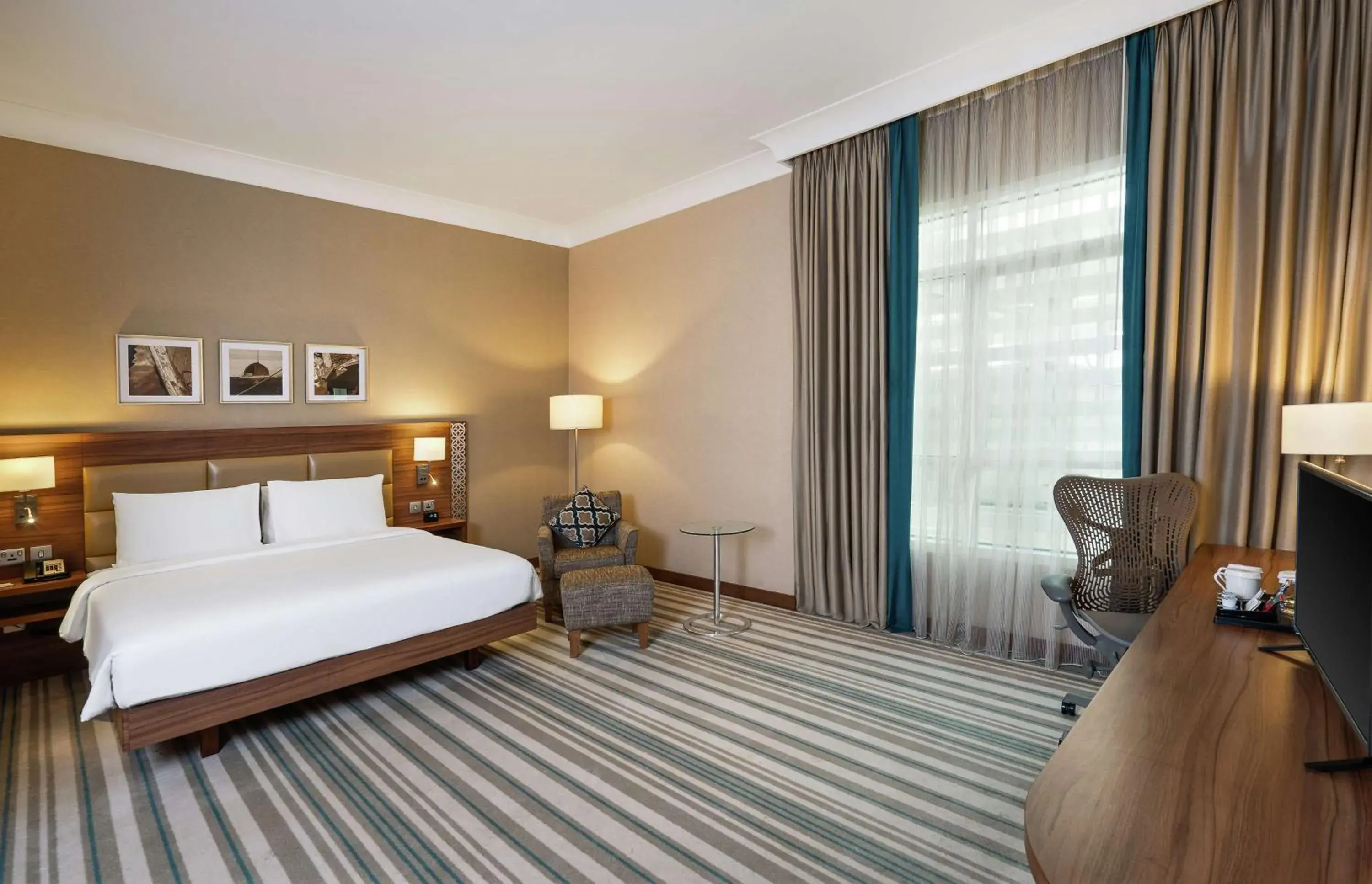 Bedroom, Bed in Hilton Garden Inn Dubai Al Mina - Jumeirah