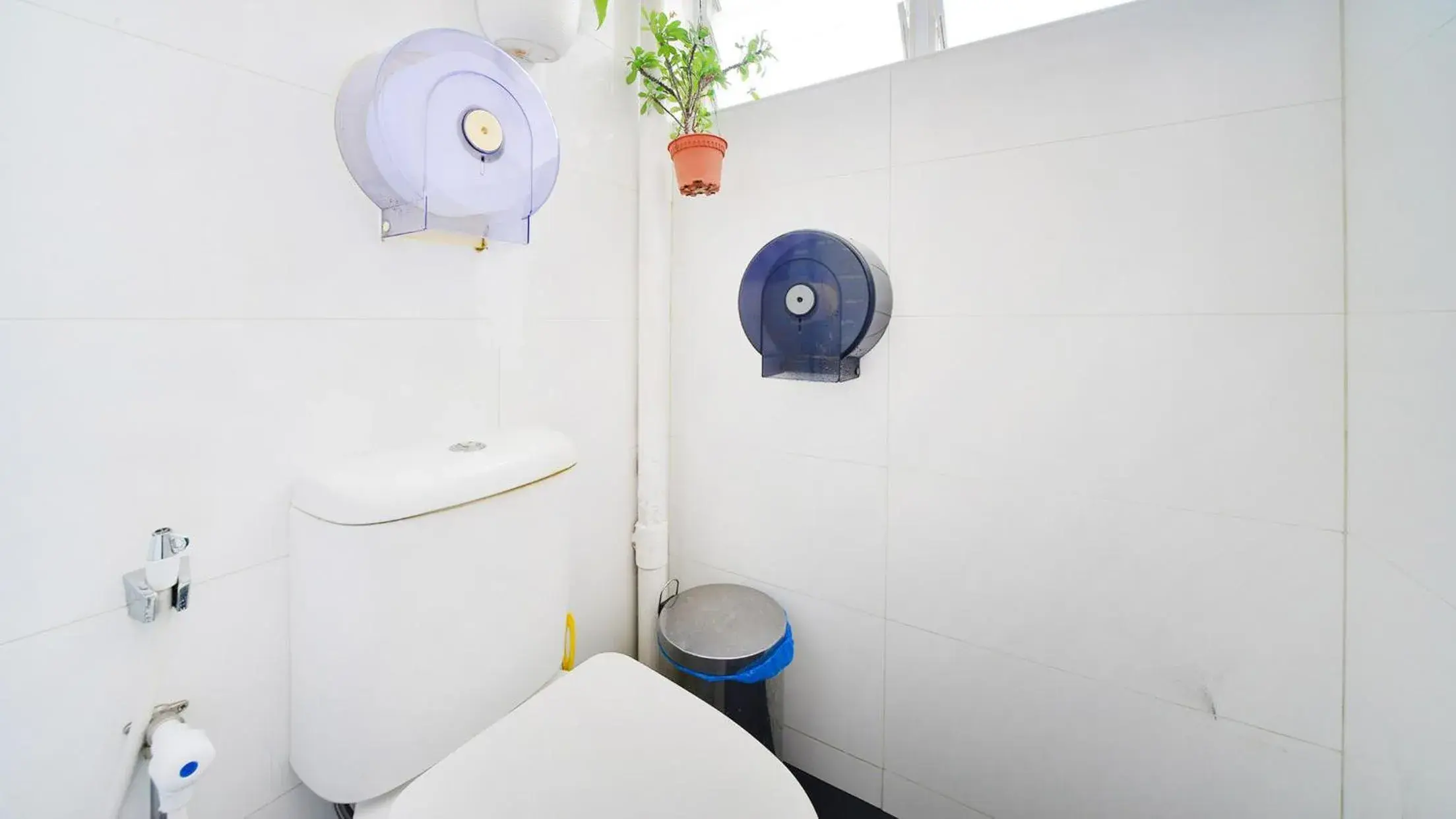 Toilet, Bathroom in River City Inn