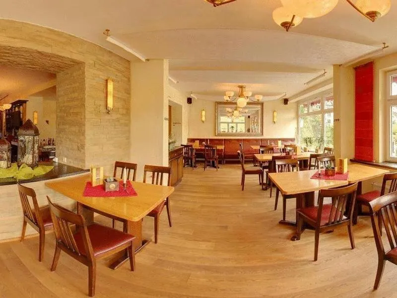 Restaurant/places to eat in Stumbergers Hotel - free parking -