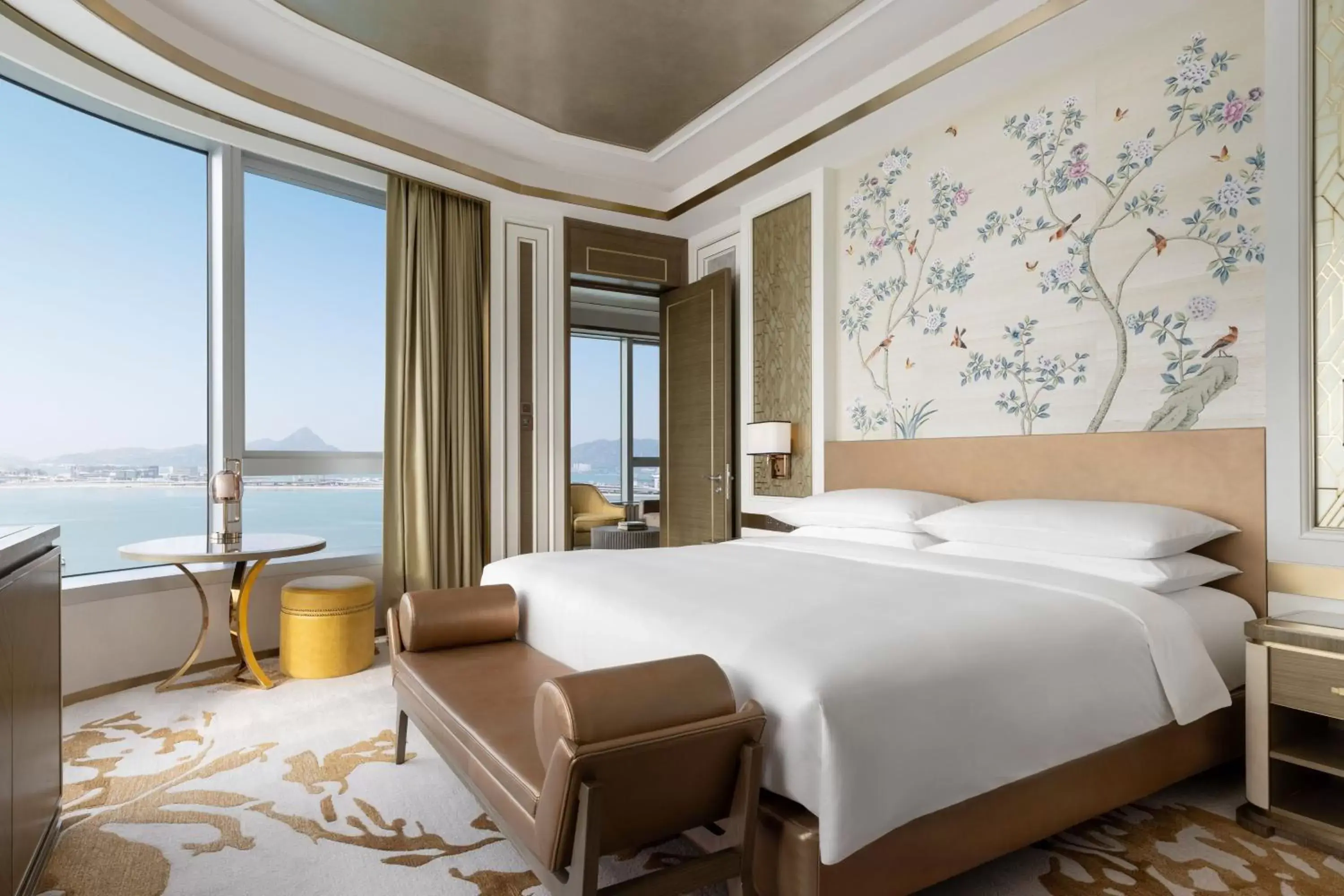 Bedroom, Bed in Sheraton Hong Kong Tung Chung Hotel