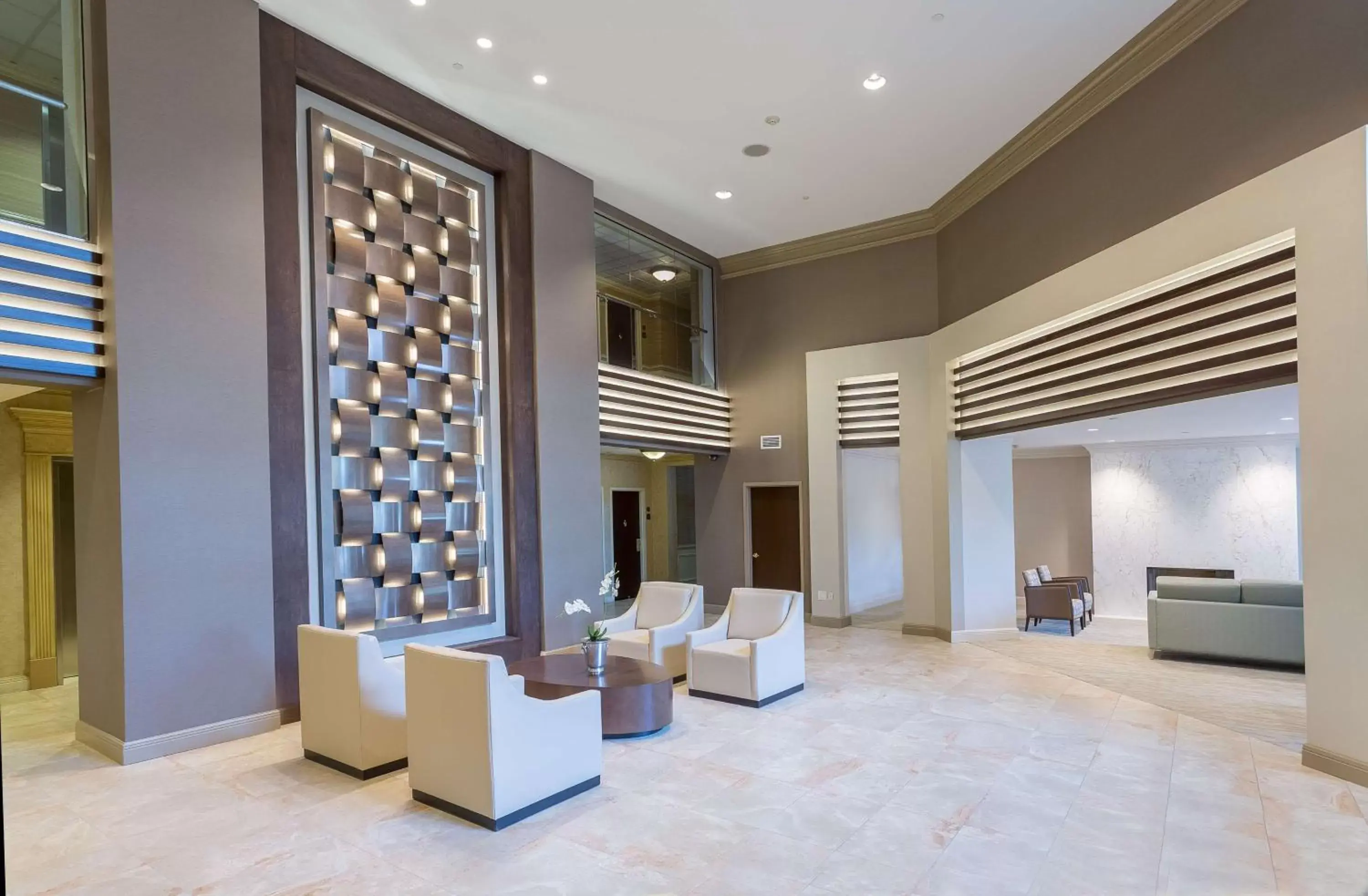 Lobby or reception, Seating Area in DoubleTree by Hilton Nanuet