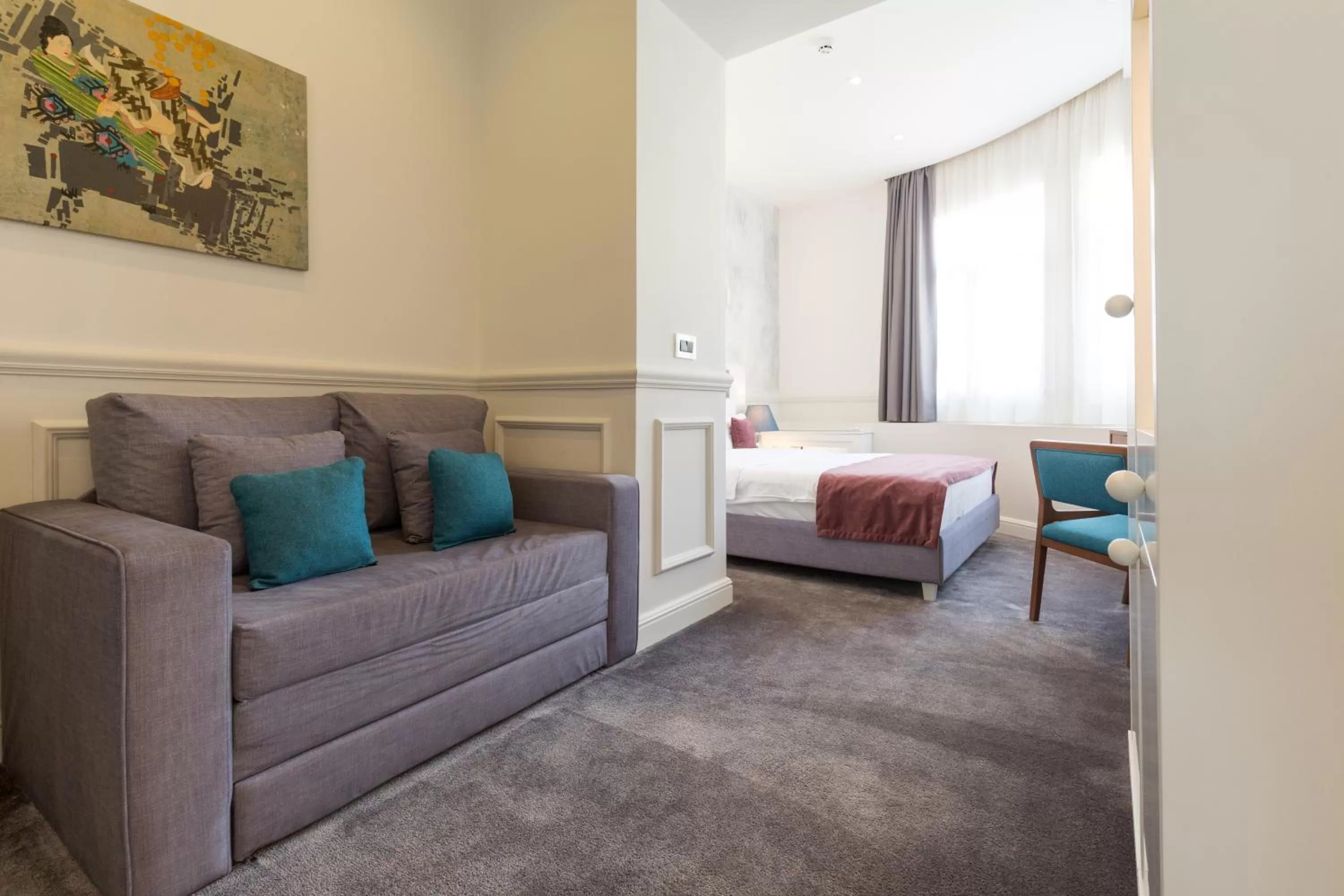 Photo of the whole room in Public House Hotel