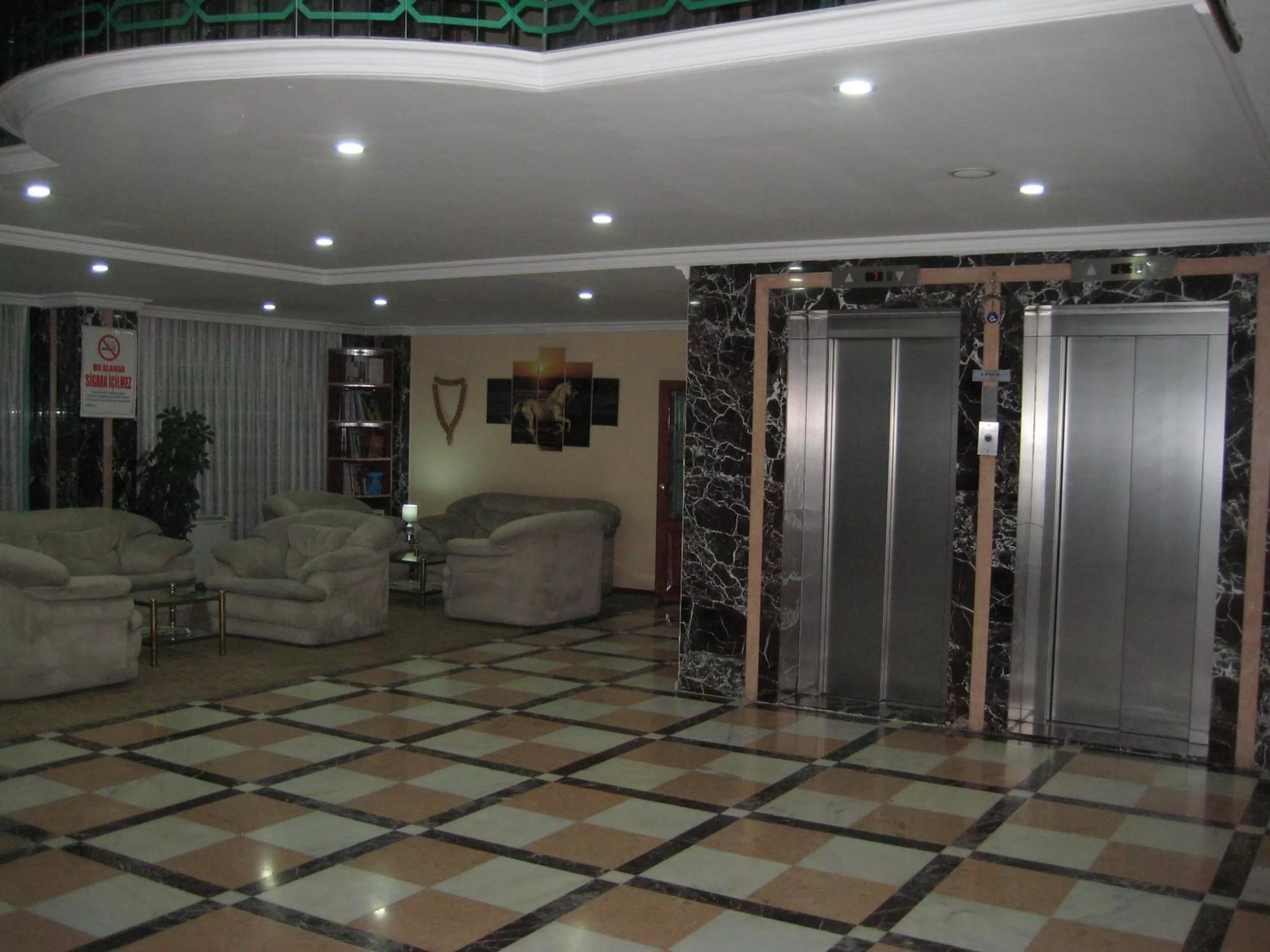 Library in Miroglu Hotel