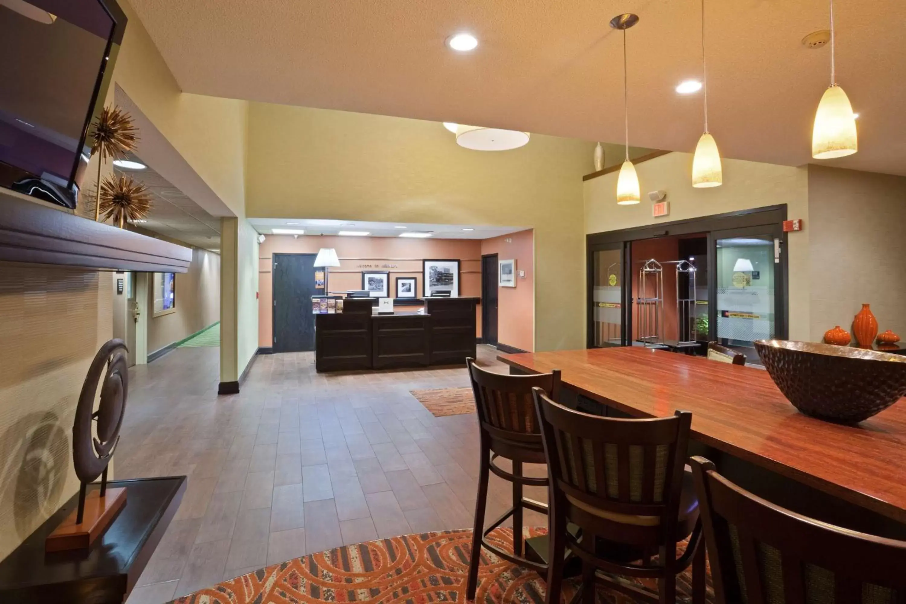 Lobby or reception, Restaurant/Places to Eat in Hampton Inn Elkhart