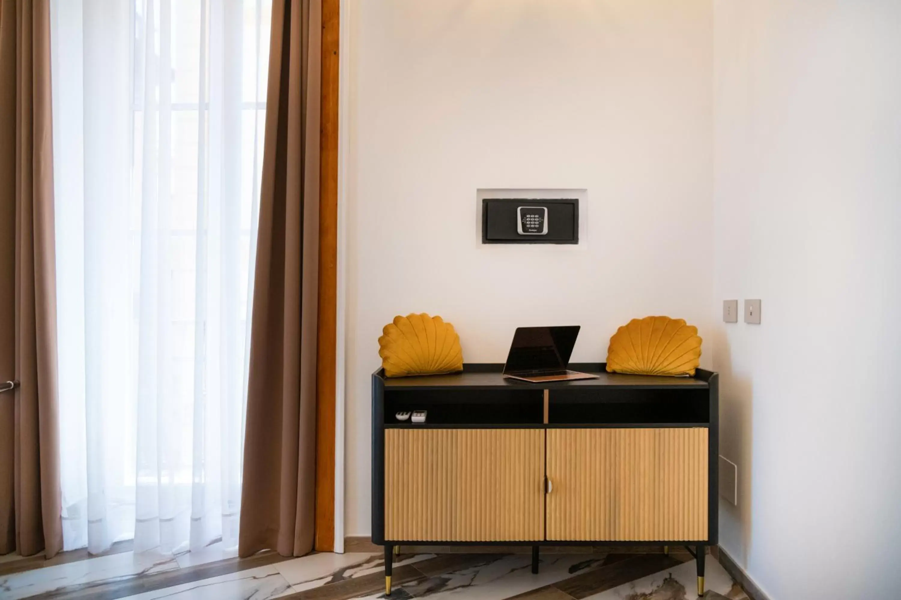 hair dresser in Sant'Antonino Luxury Suite