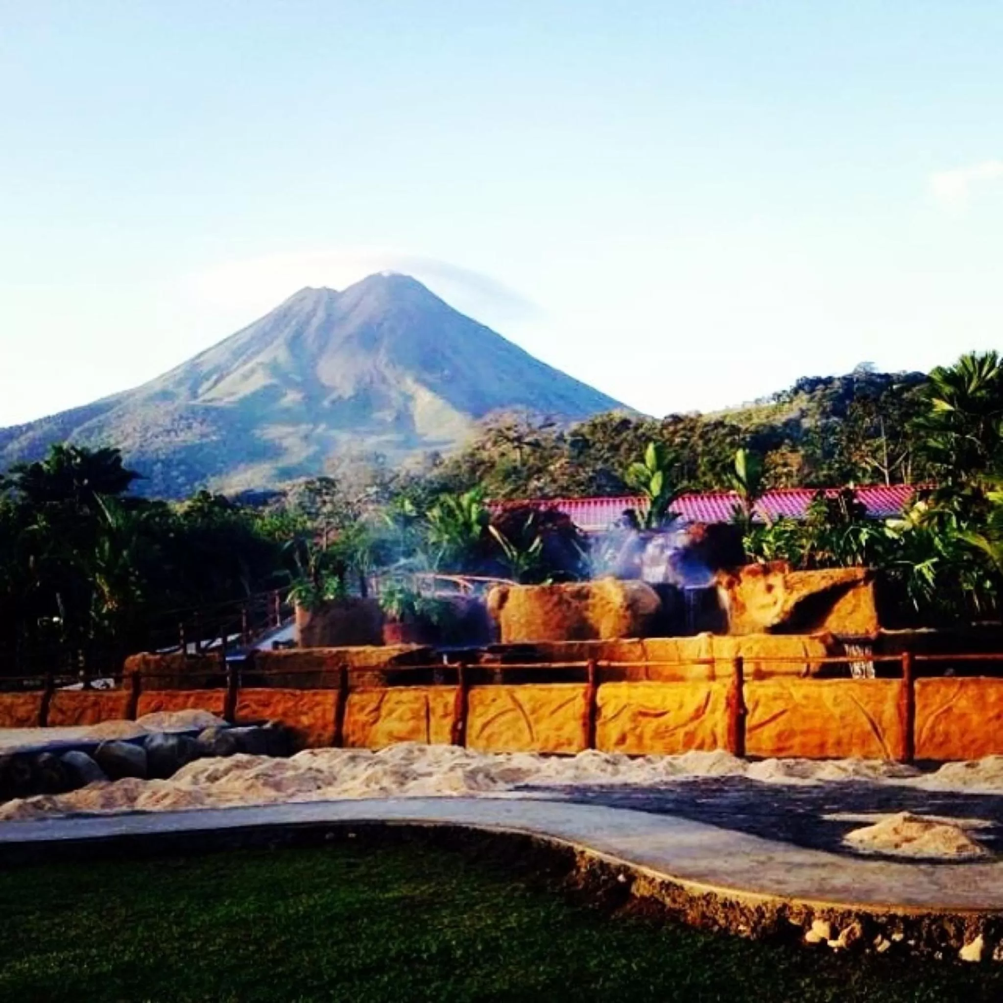 Swimming pool in Volcano Lodge, Hotel & Thermal Experience