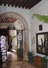 Facade/entrance in Hostal de La Monja