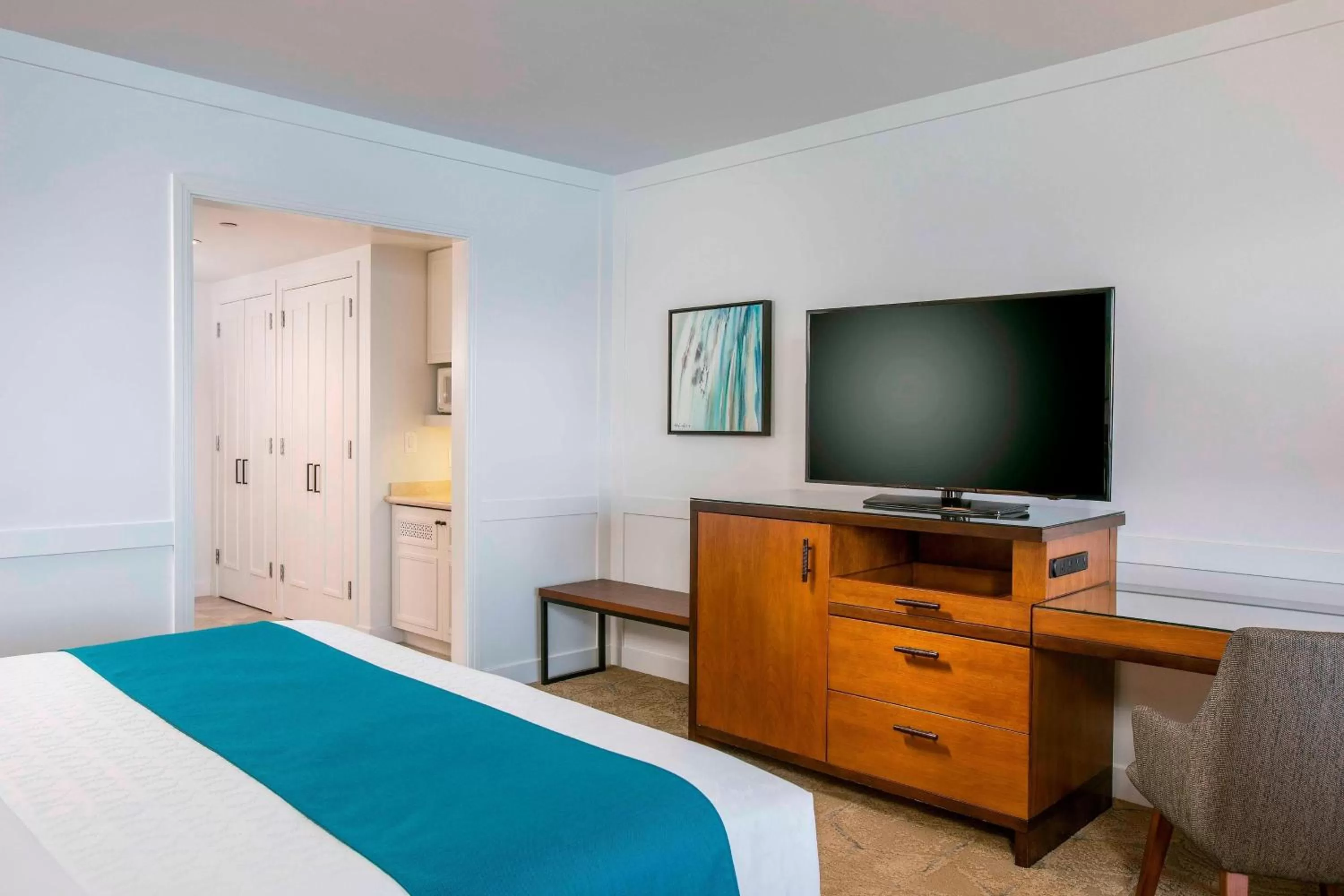 Photo of the whole room, Bed in Sheraton Maui Resort & Spa