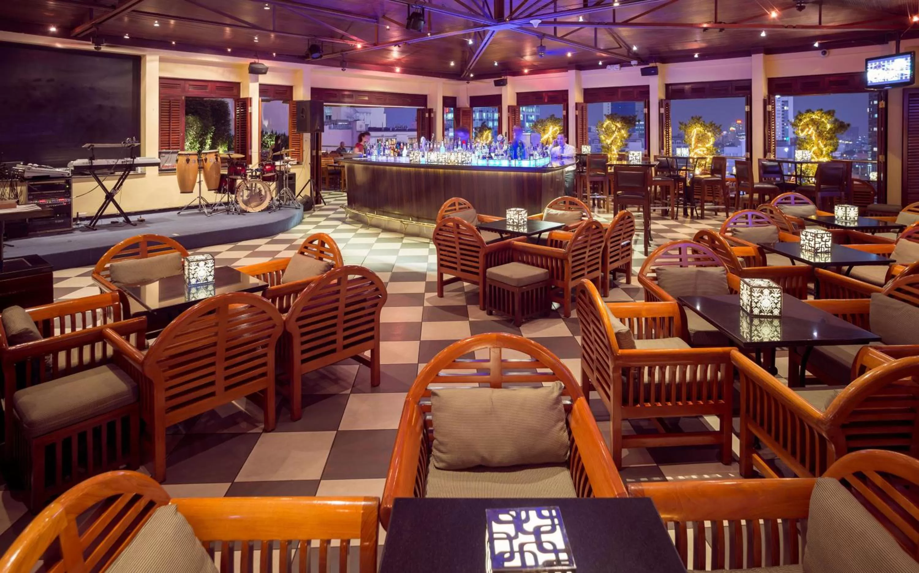 Lounge or bar in Caravelle Saigon