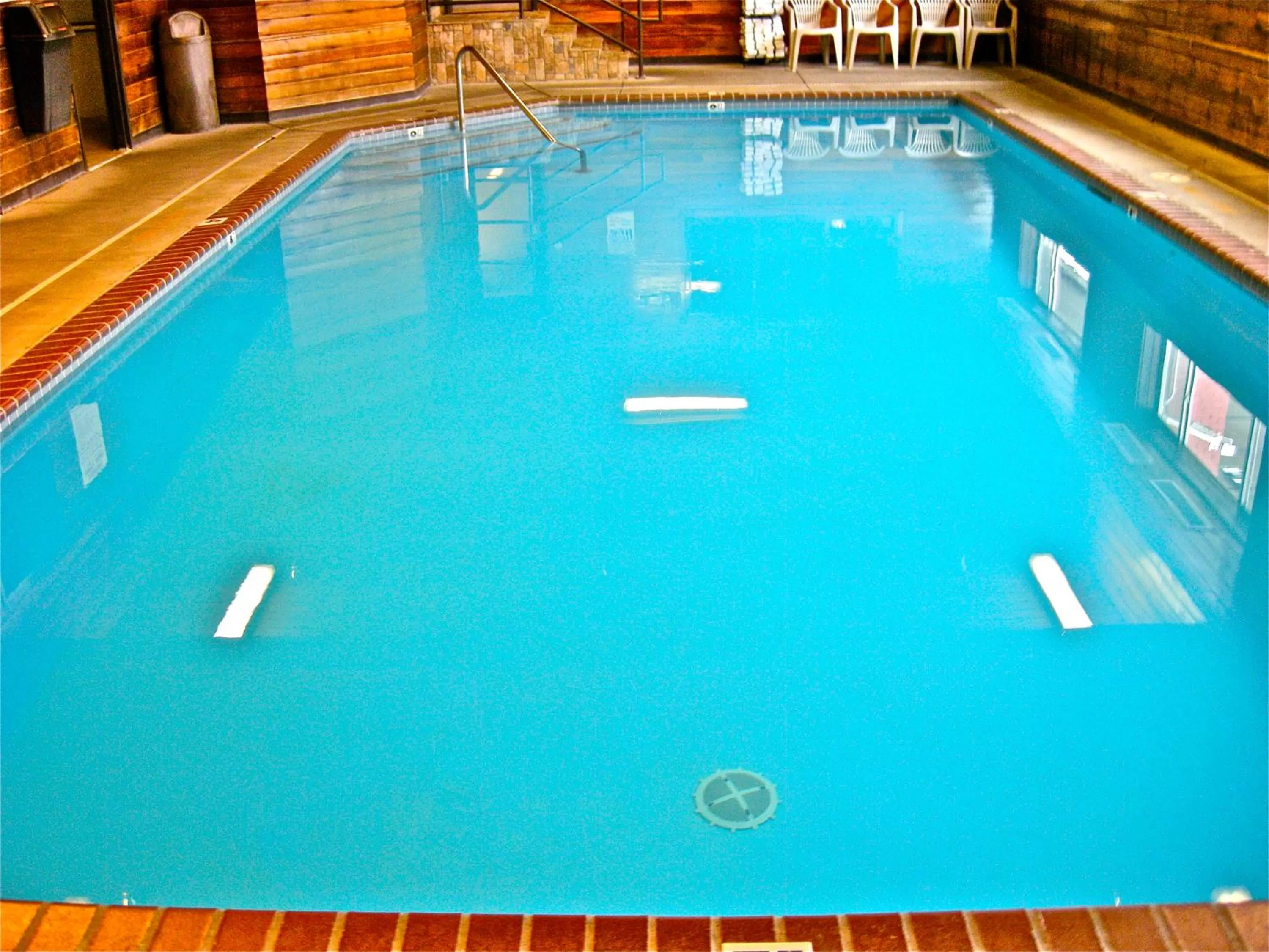 Swimming pool in Super 8 by Wyndham Baker City