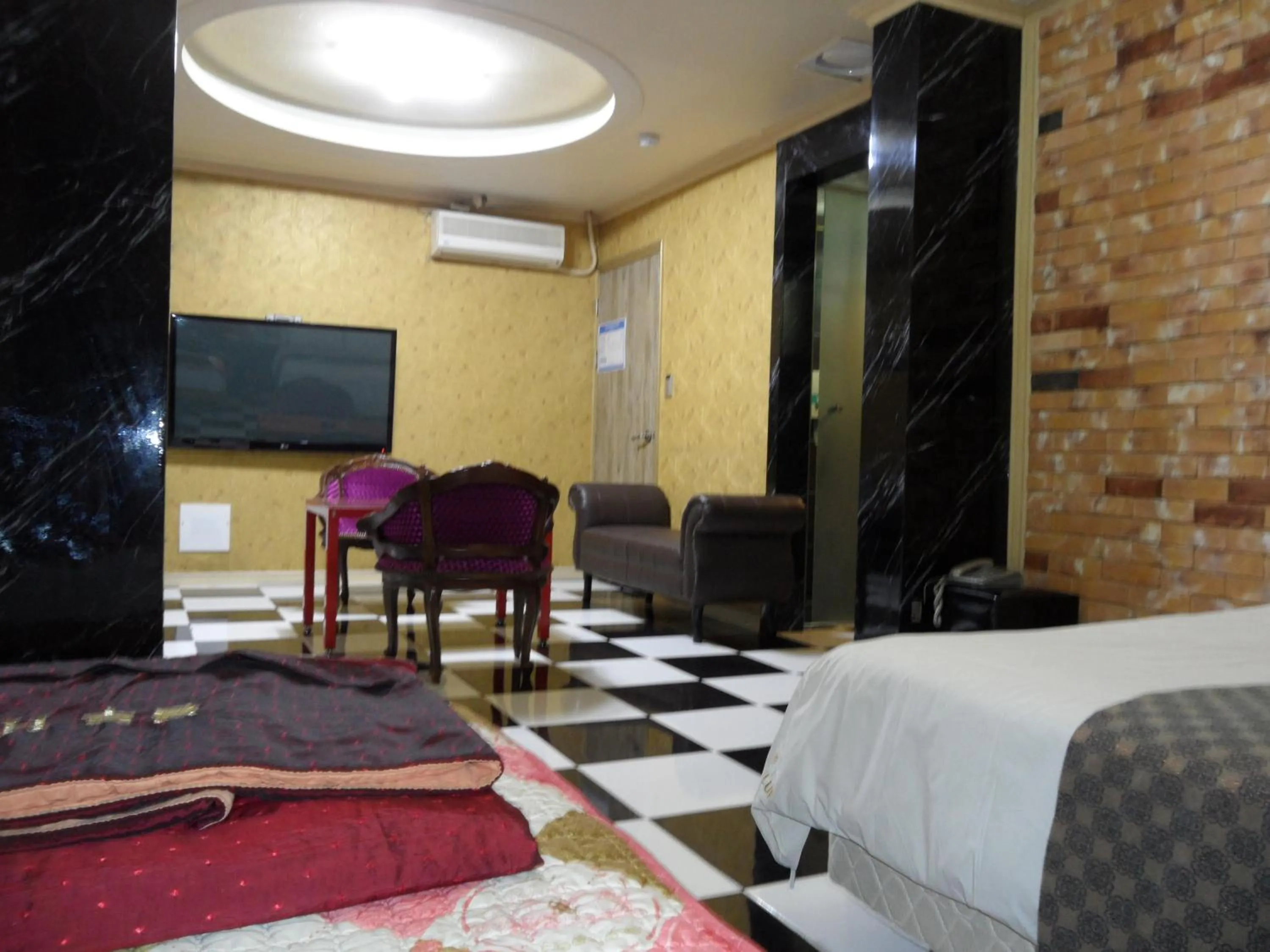 TV and multimedia, Bed in Songdo Blue Hotel