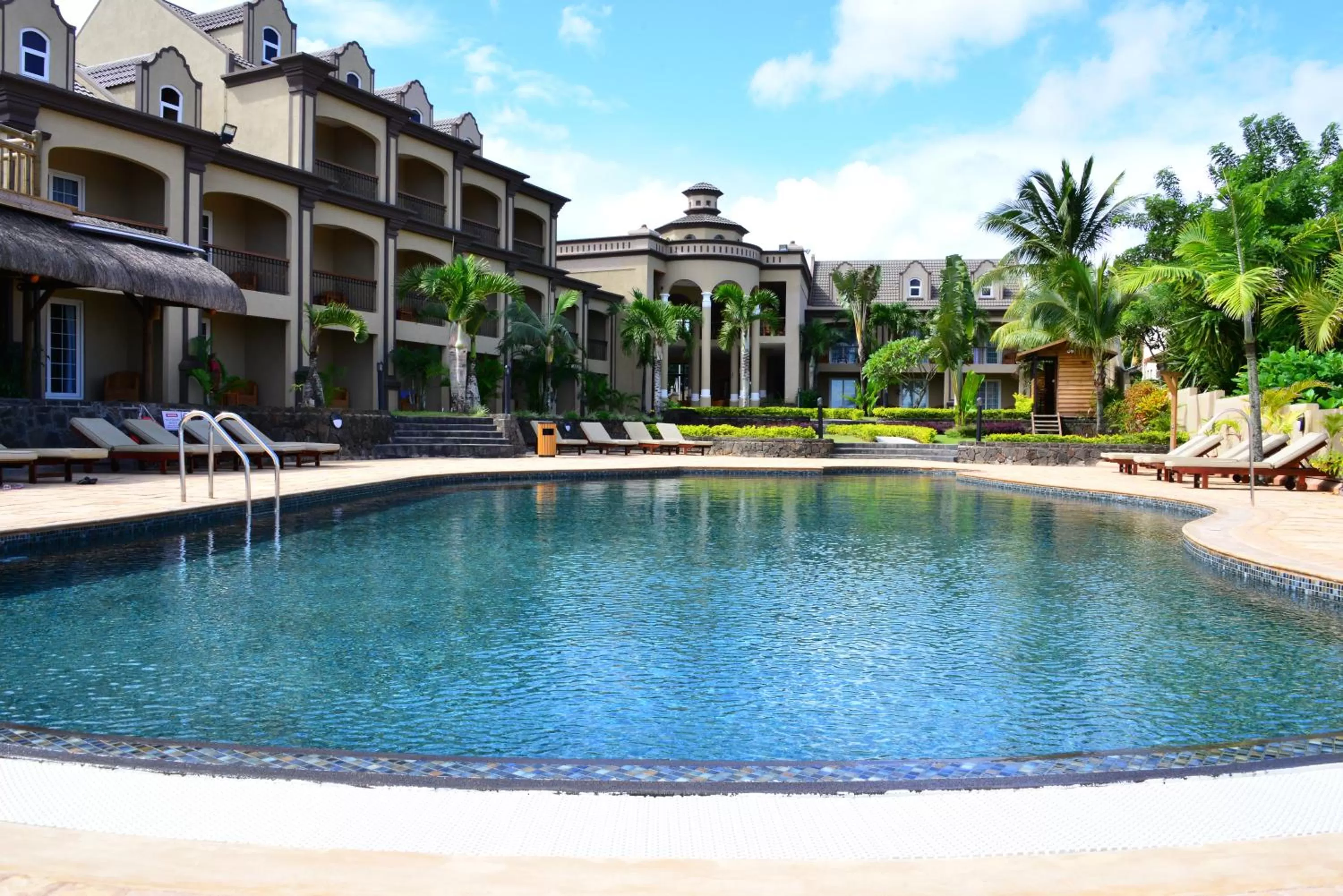 Shower in Sunset Reef Resort & Spa