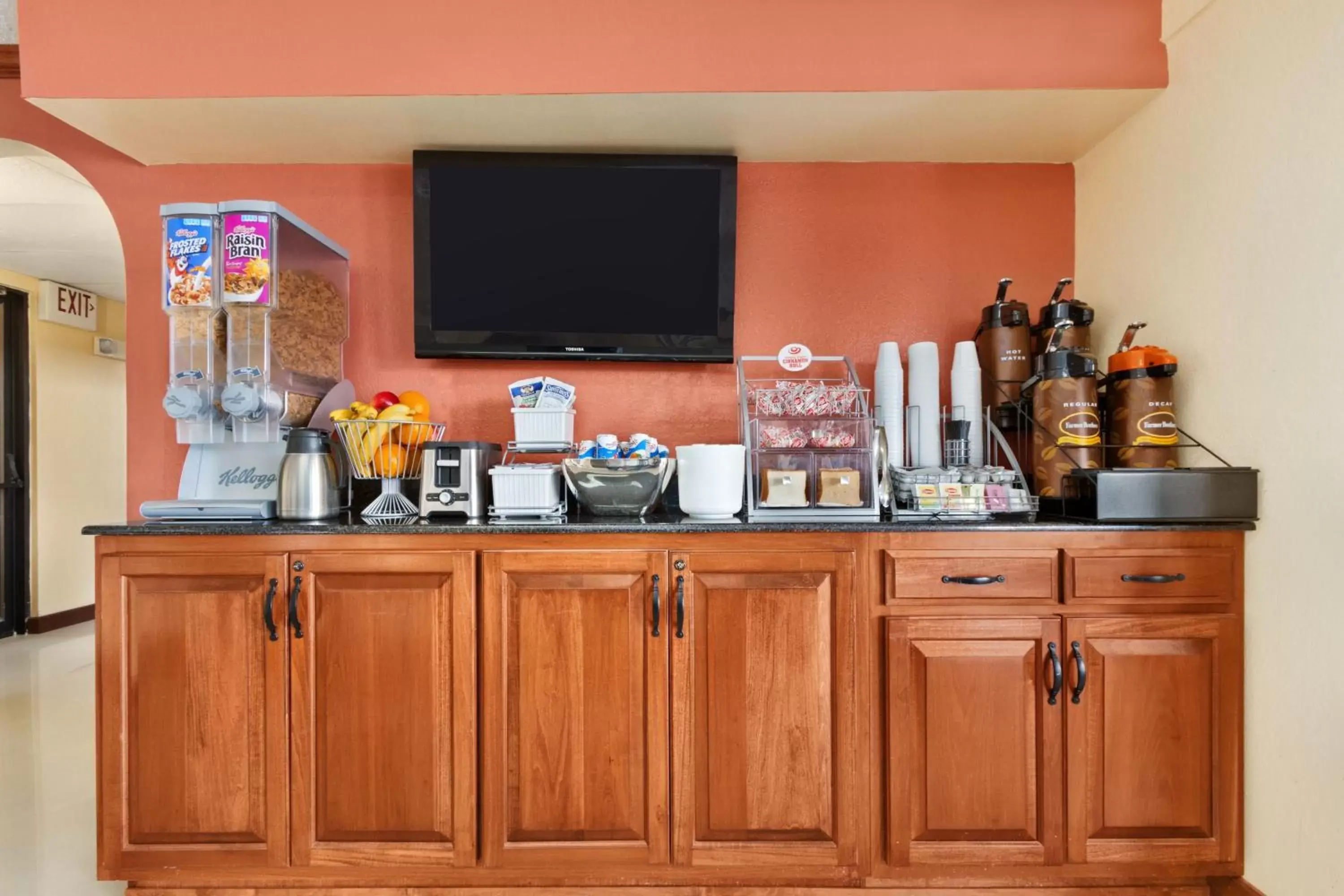 Restaurant/places to eat in Super 8 by Wyndham Waycross GA Restaurant/places to eat in Super 8 by Wyndham Waycross GA