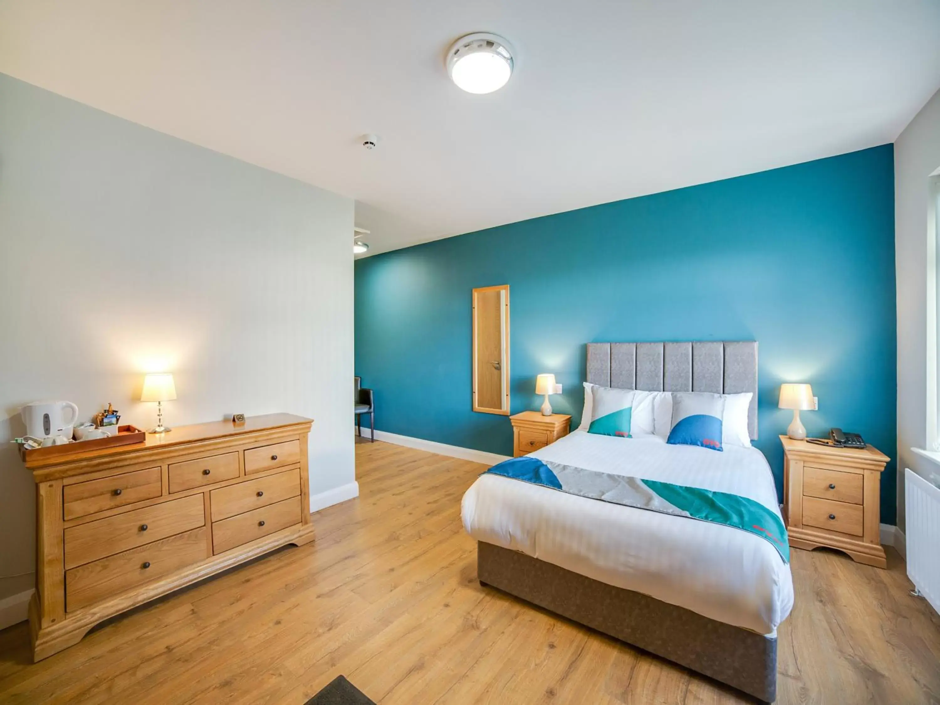 Bedroom, Bed in Standing Stones Lodge