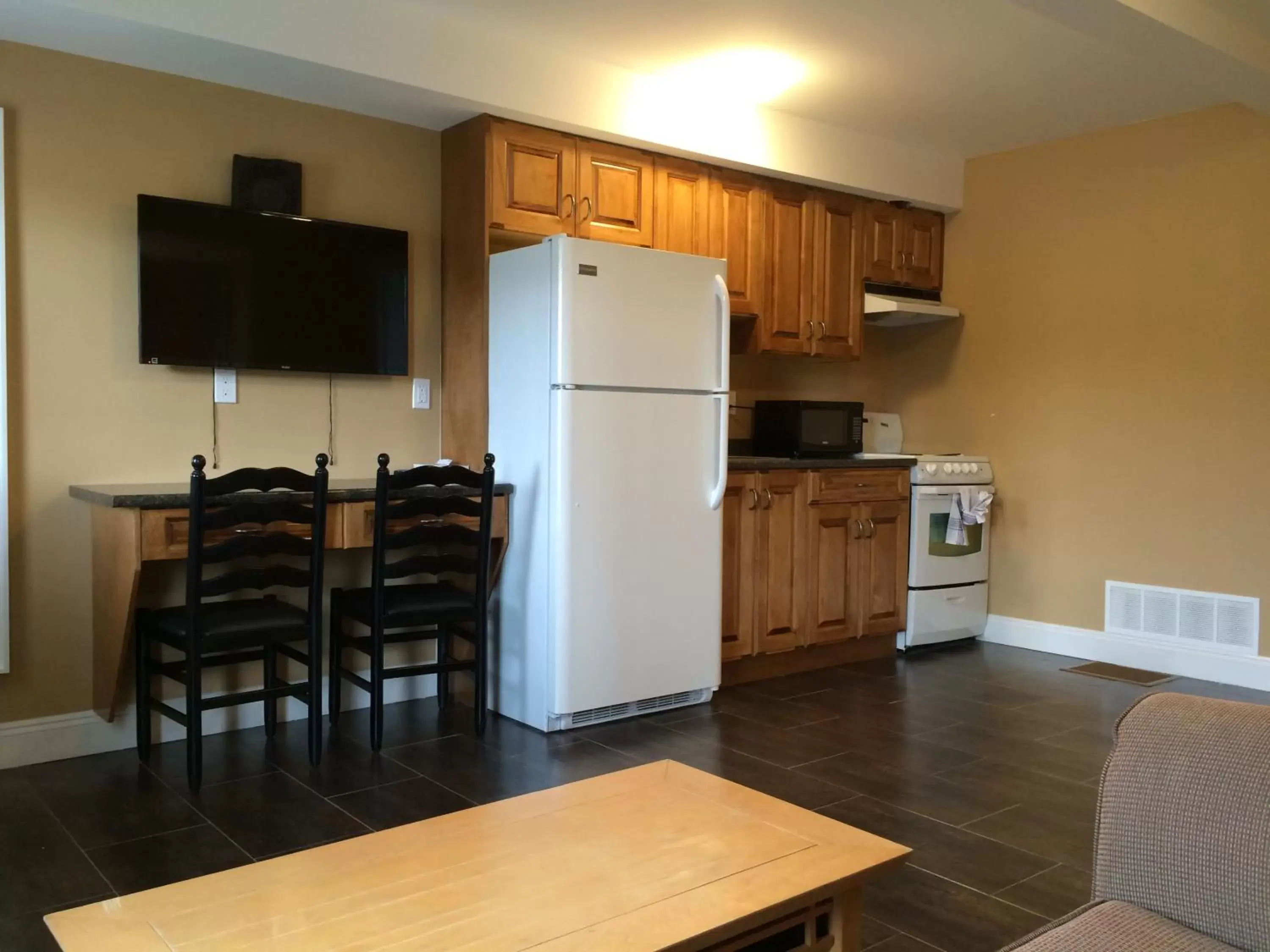 Kitchen/Kitchenette in Sahara Suites