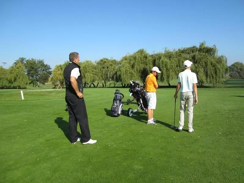 Golfcourse, Guests in Spa & Pool Apartment Hotel - Restaurant VILLA IVICA