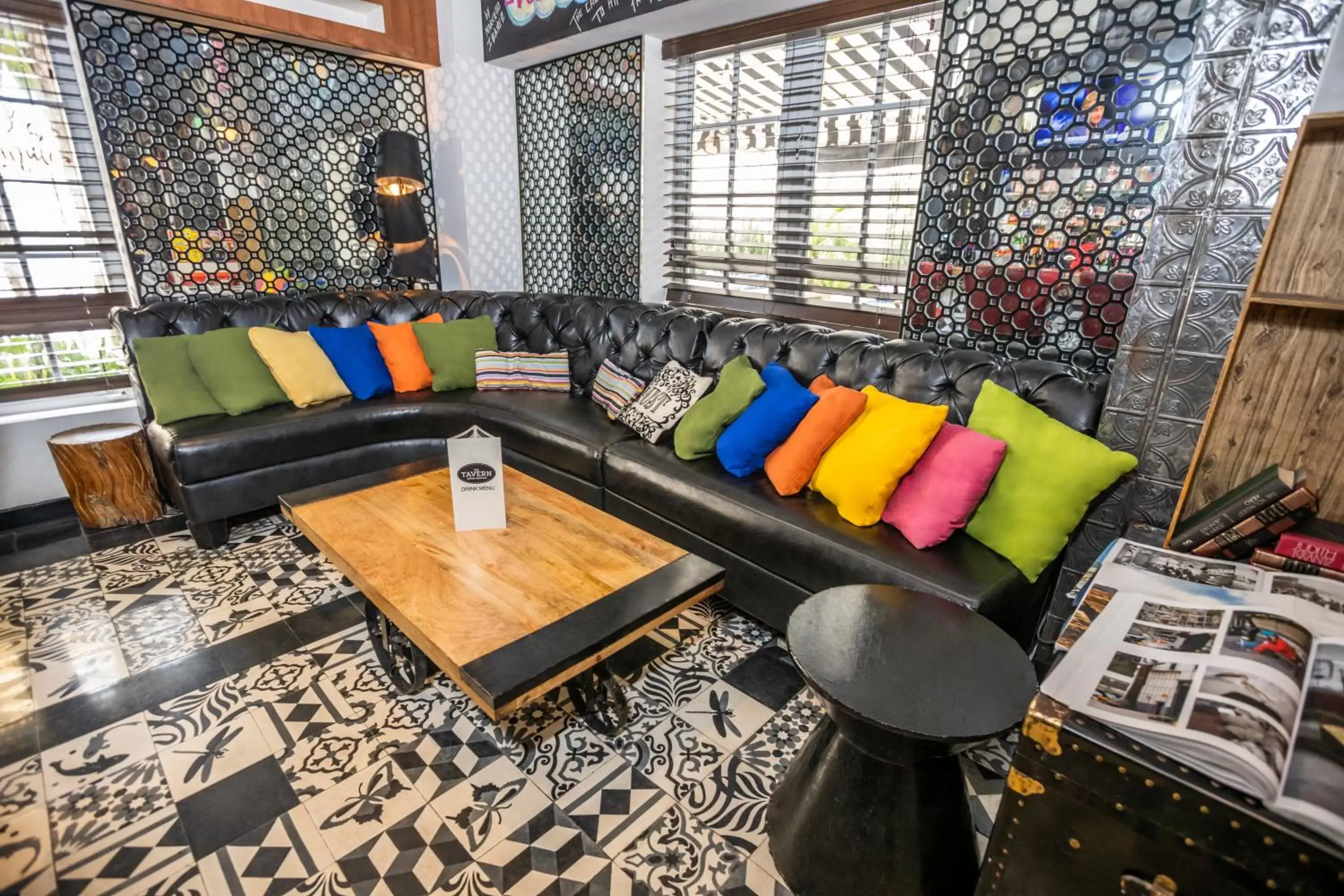 Restaurant/places to eat, Seating Area in Hotel Croydon