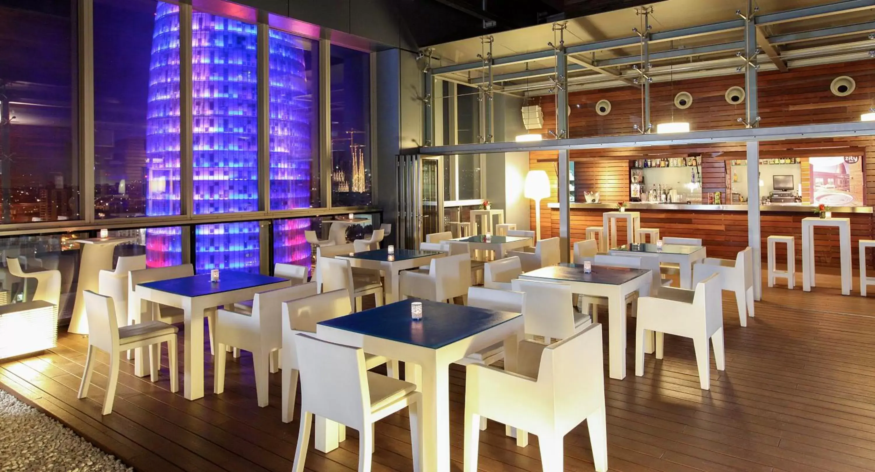 Restaurant/Places to Eat in Novotel Barcelona City