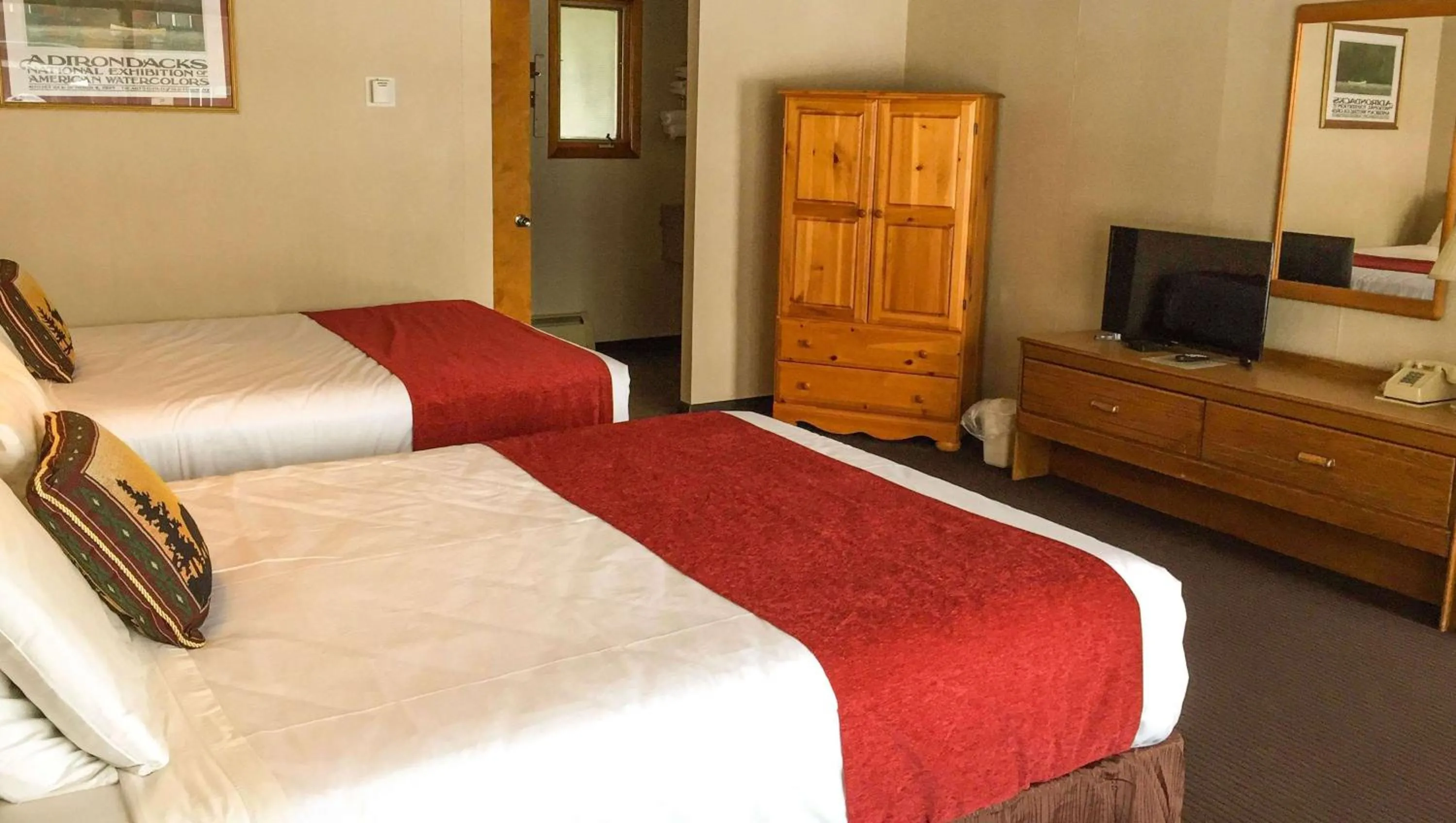 Photo of the whole room, Bed in Adirondack Lodge Old Forge