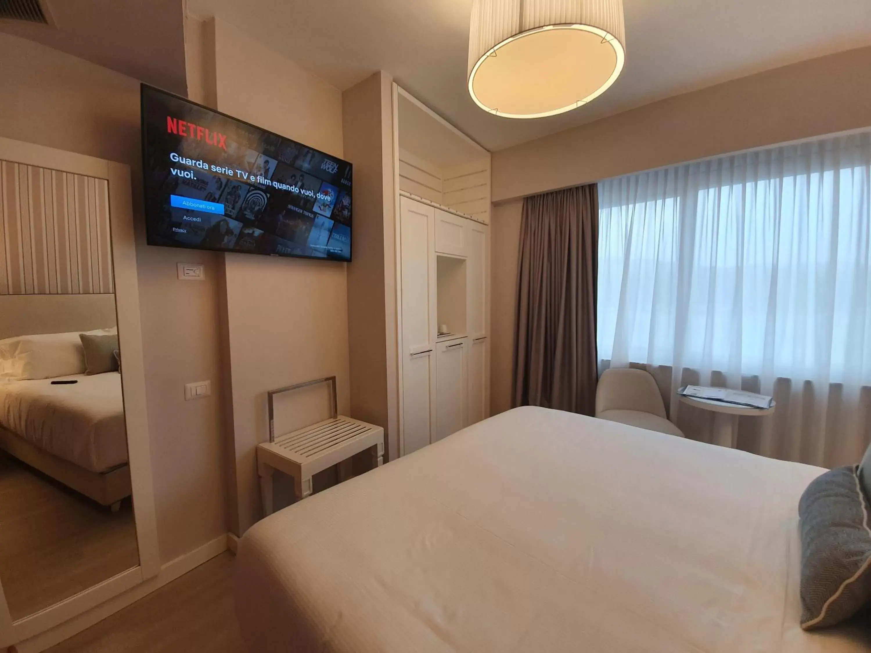 TV and multimedia in Hotel Plaza