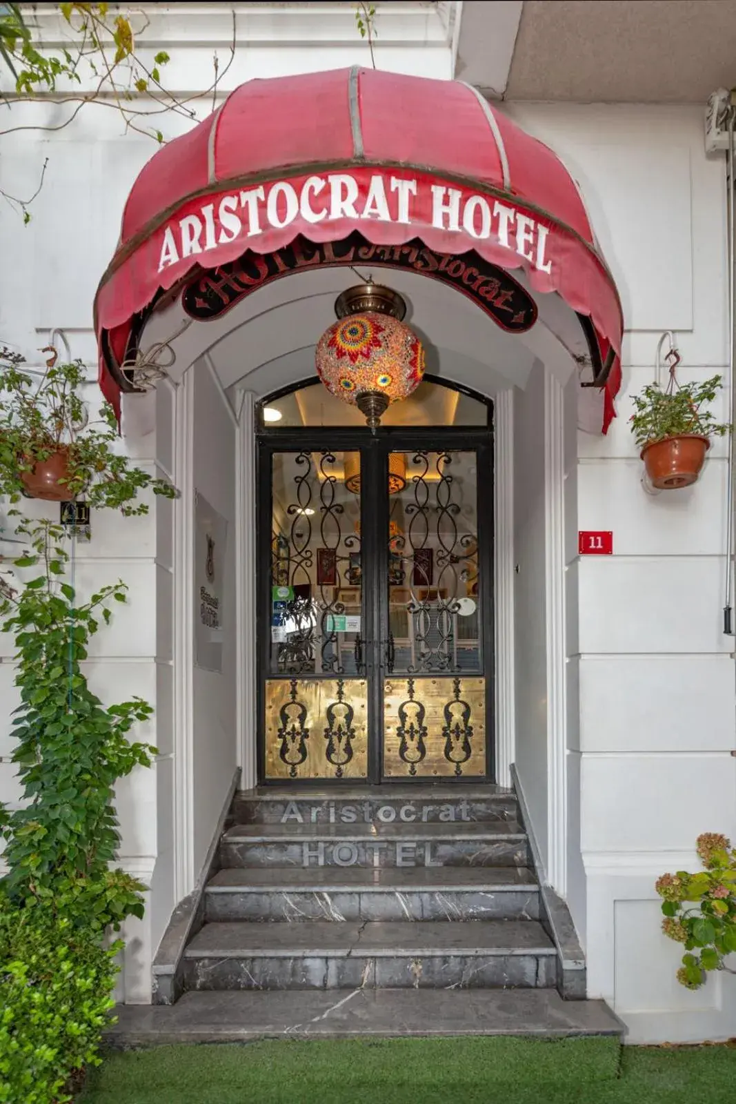 Facade/entrance in Aristocrat Hotel