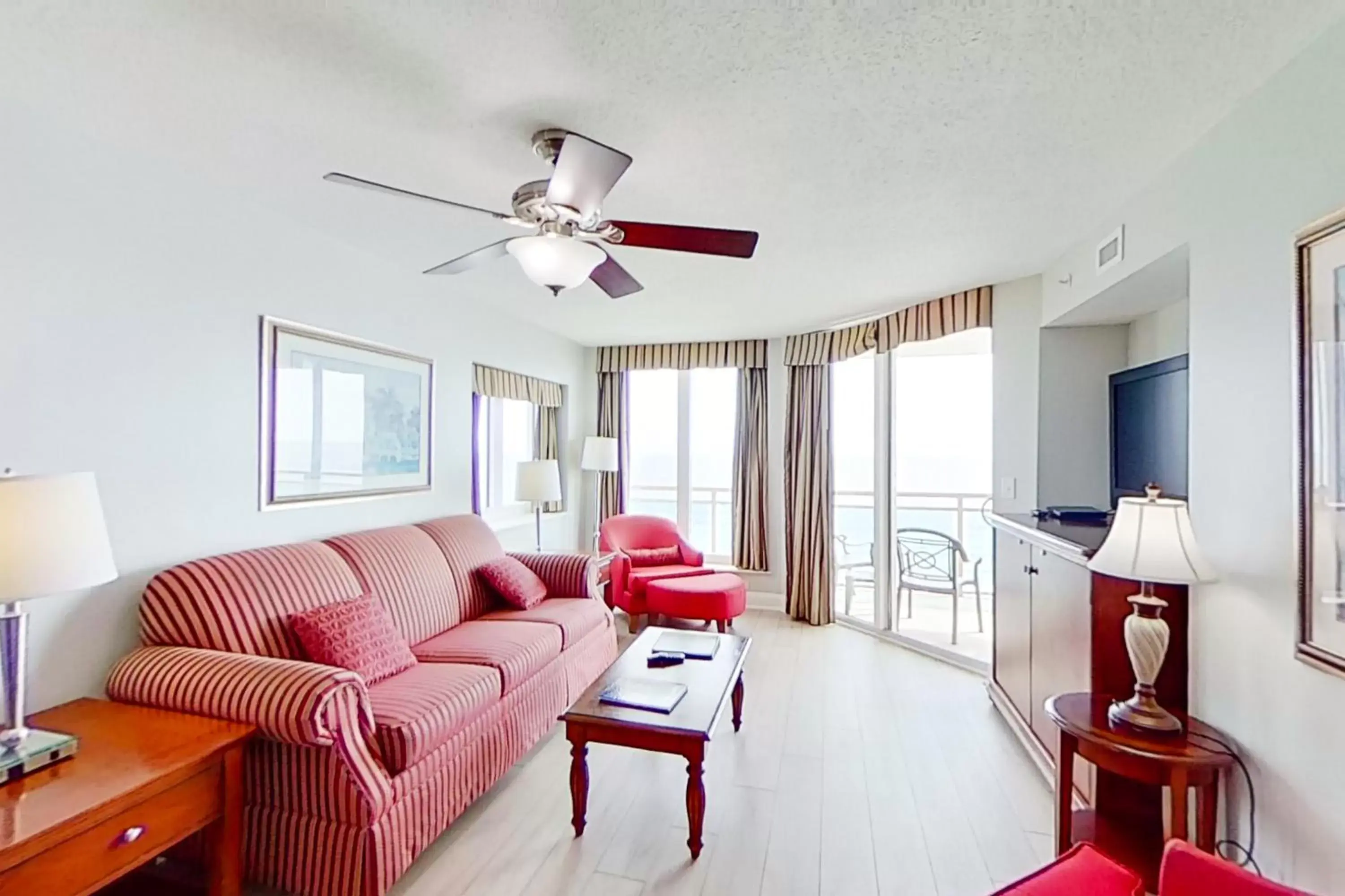 Deluxe Apartment in Bahama Sands Luxury Condominiums