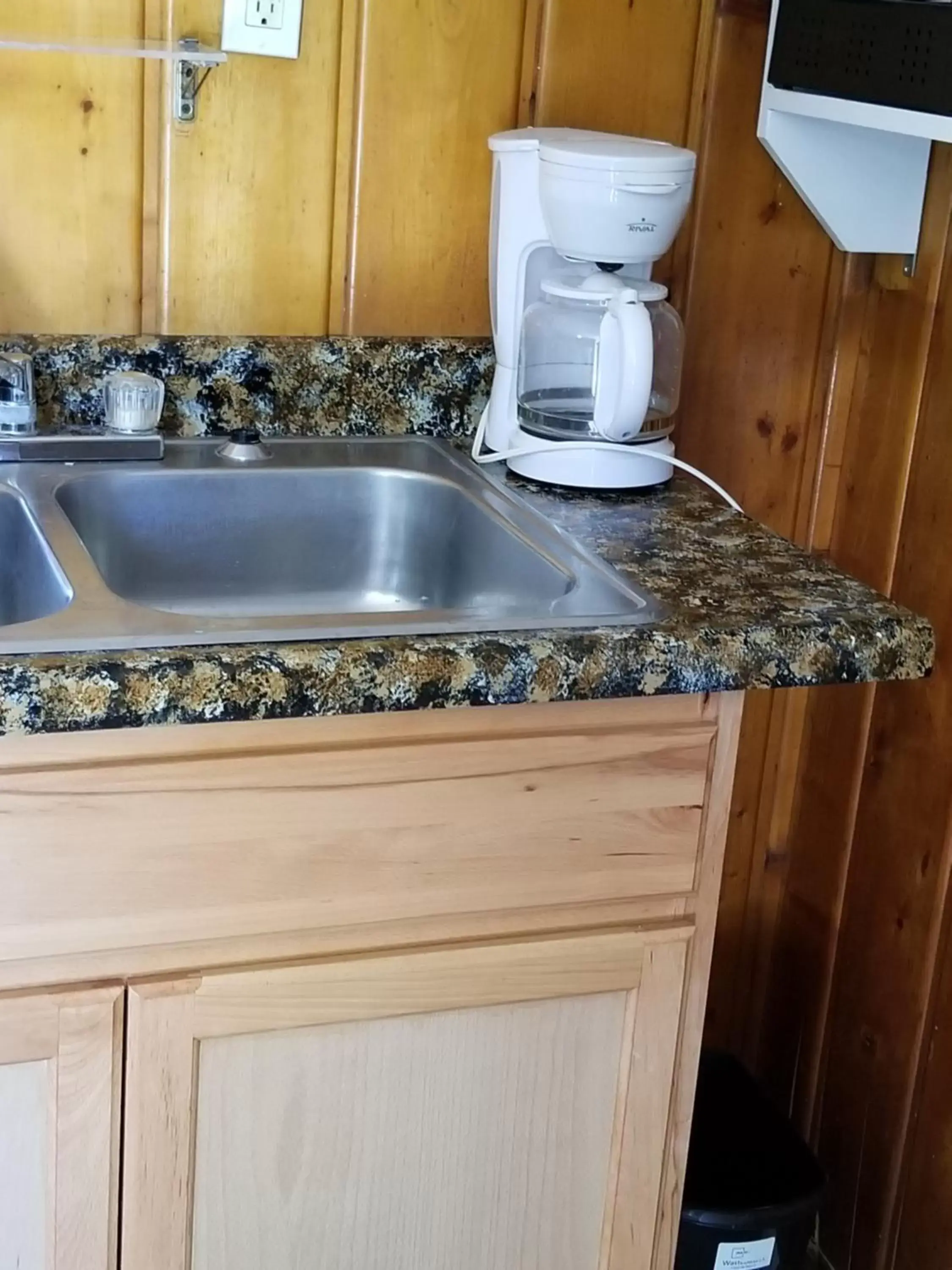 Kitchen or kitchenette, Kitchen/Kitchenette in Little River Motel Saint Regis