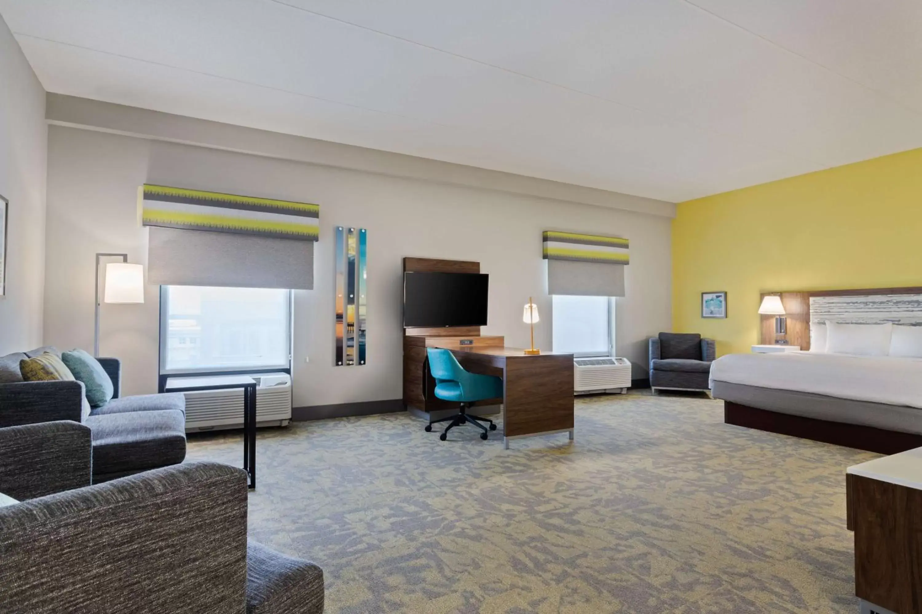 Bed, Seating Area in Hampton Inn Jacksonville-I-295 East/Baymeadows