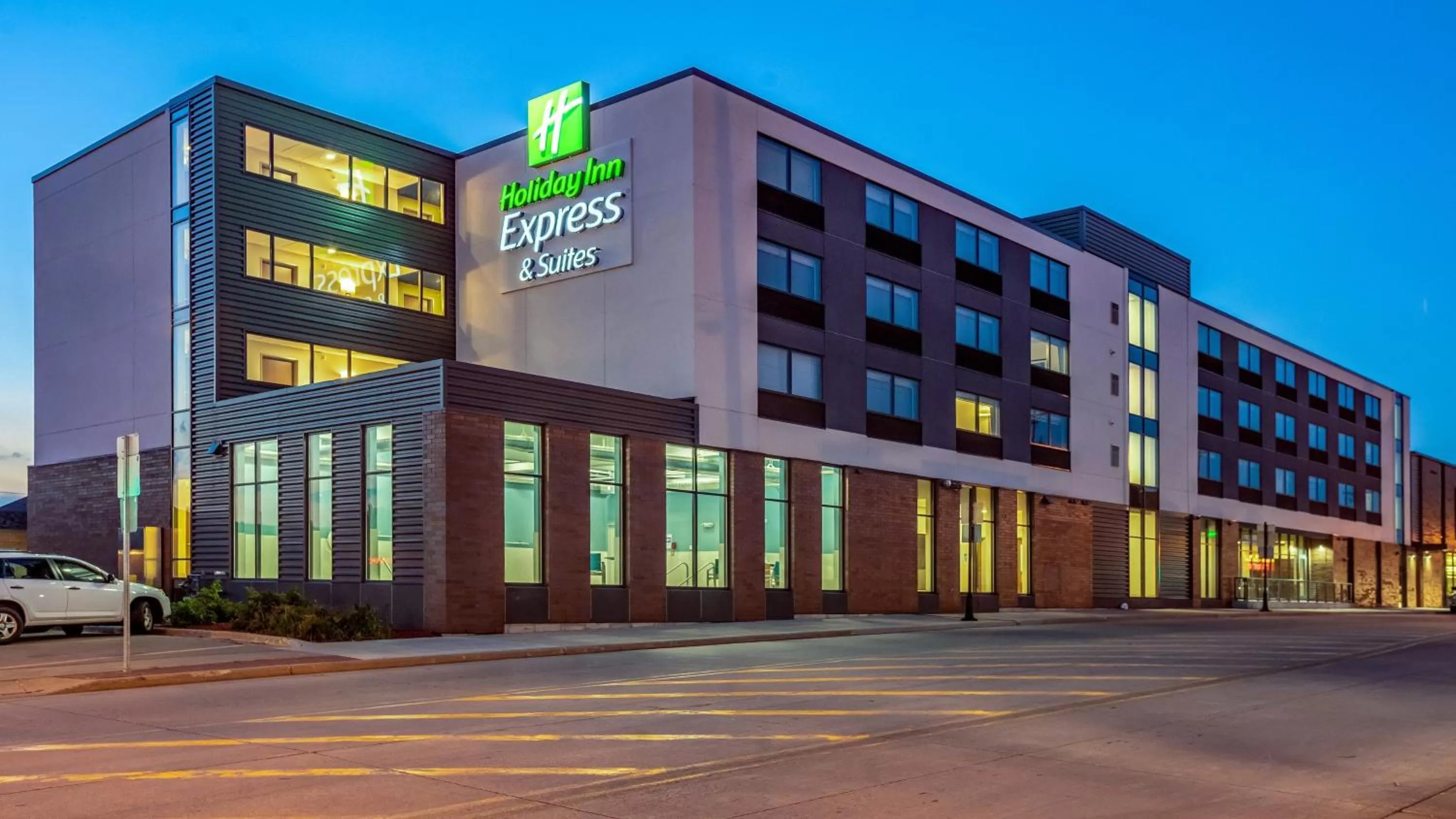 Holiday Inn Express & Suites Platteville by IHG