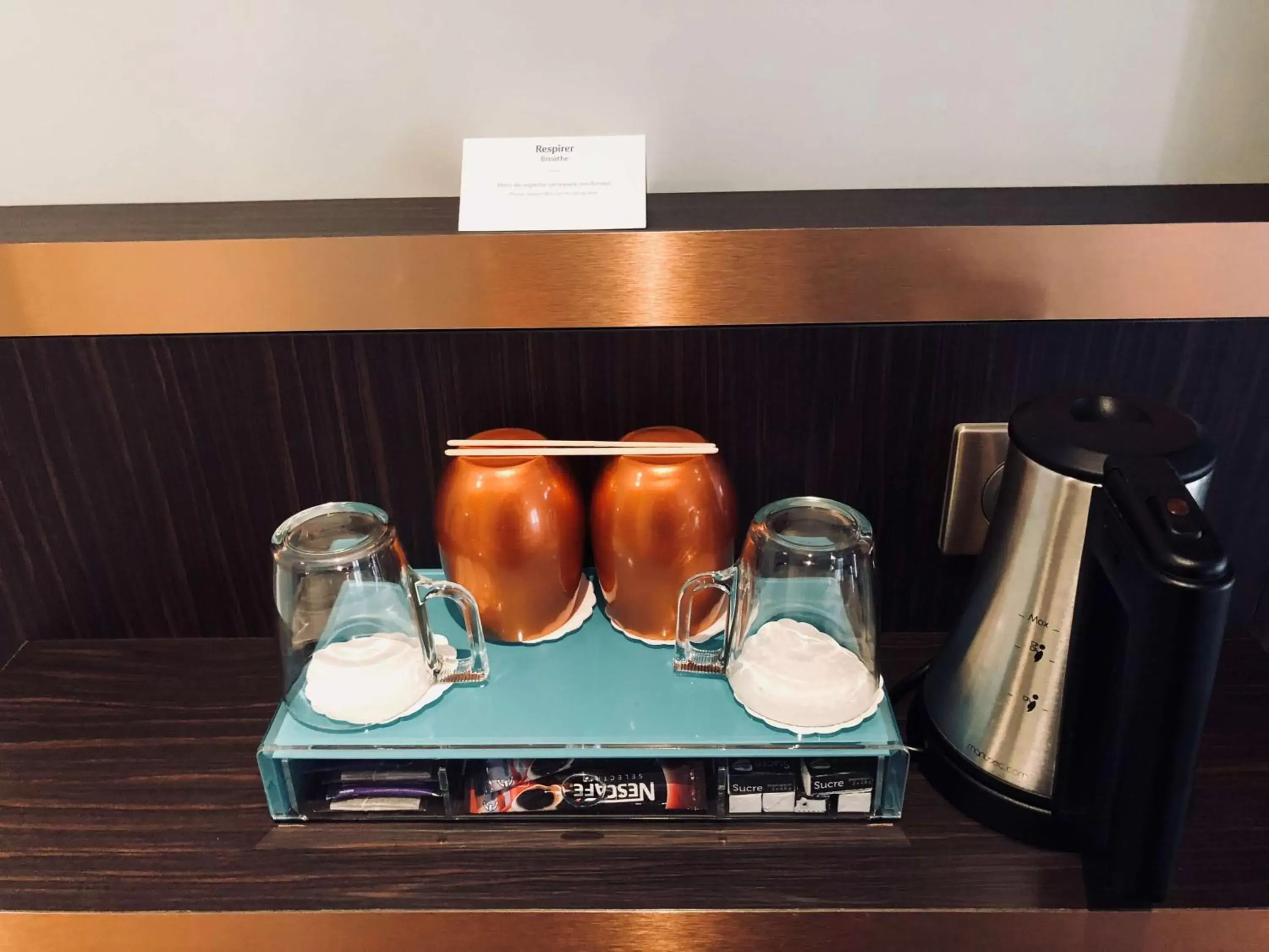 Photo of the whole room in Best Western Empire Elysees Photo of the whole room in Best Western Empire Elysees