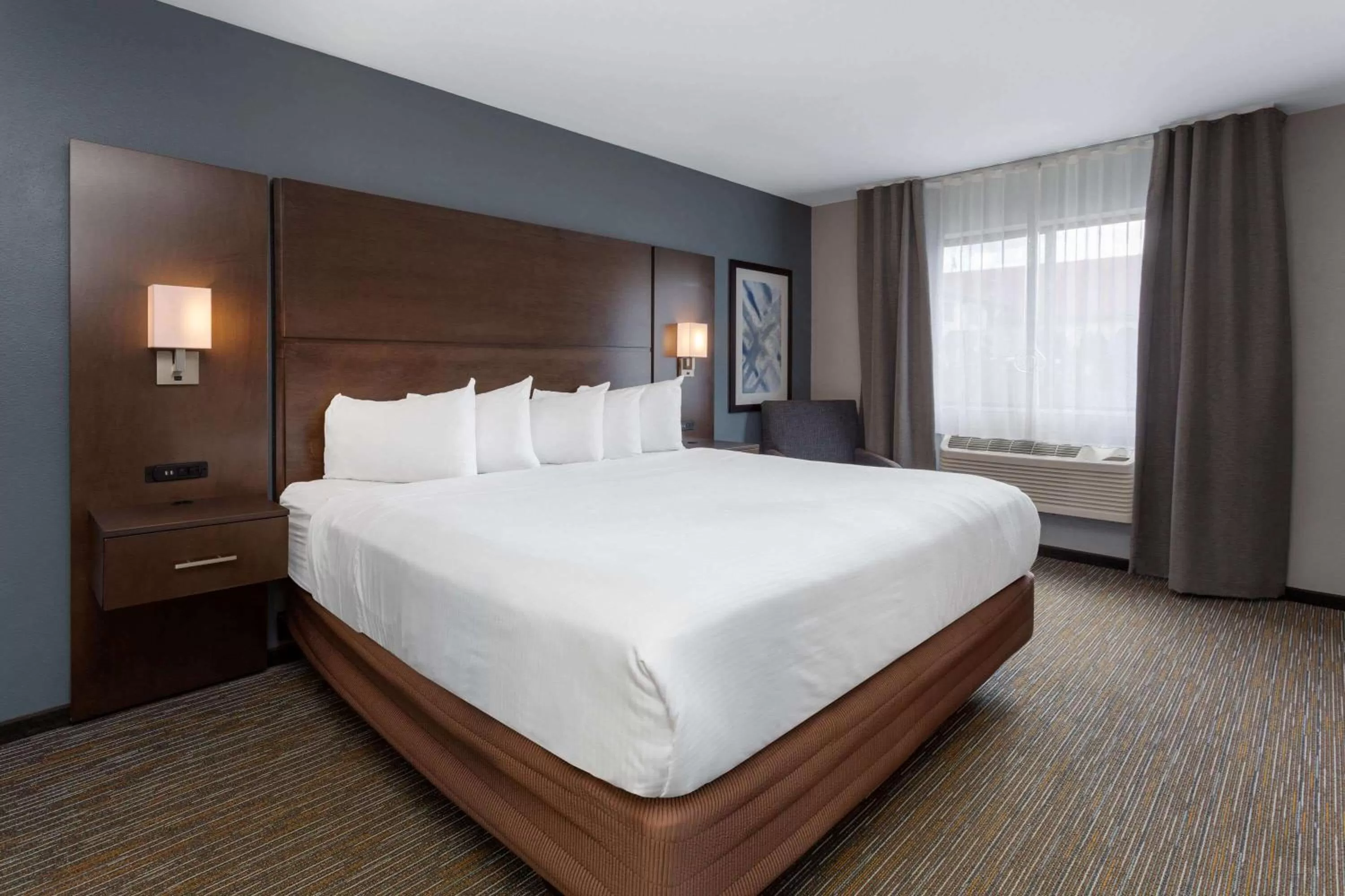 Photo of the whole room, Bed in Wingate by Wyndham Wisconsin Dells Waterpark