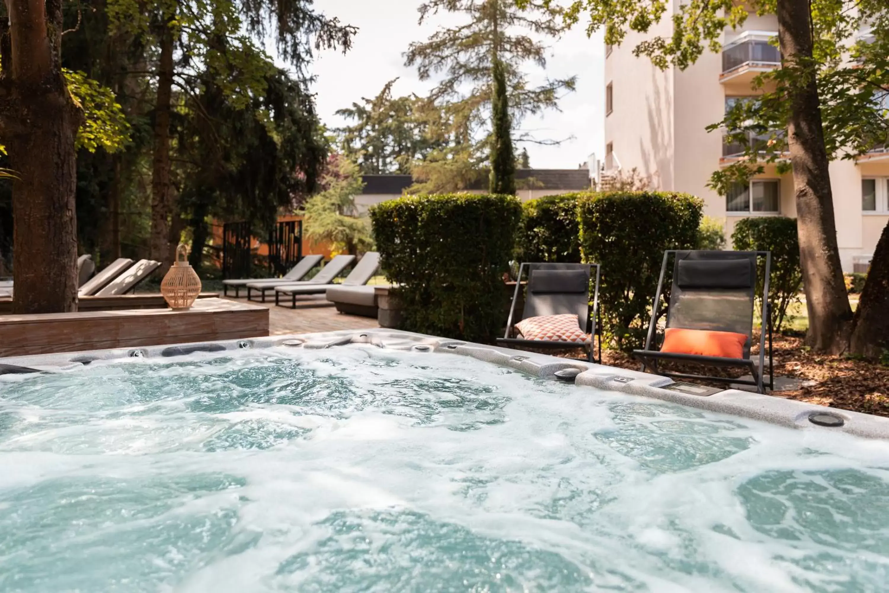 Hot Tub, Swimming Pool in Hôtel Diana Restaurant & Spa by HappyCulture
