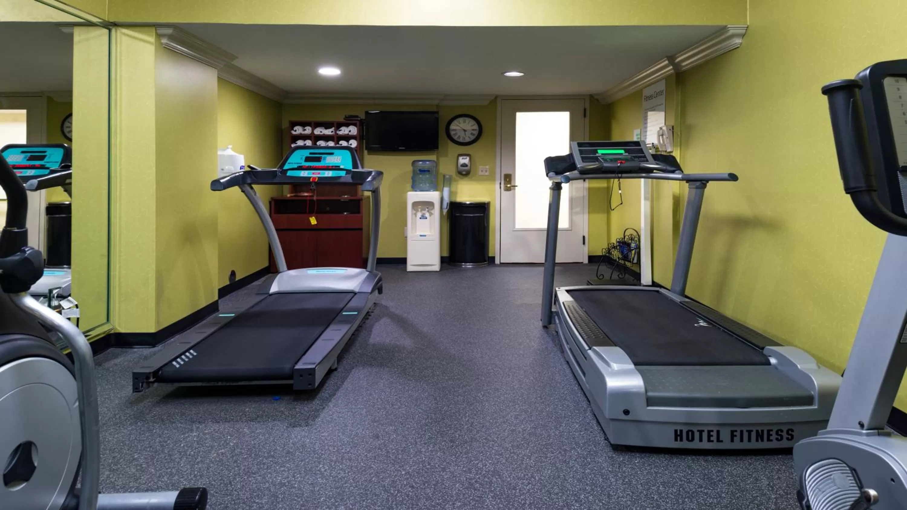 Fitness centre/facilities in Holiday Inn Hotel & Suites Warren by IHG