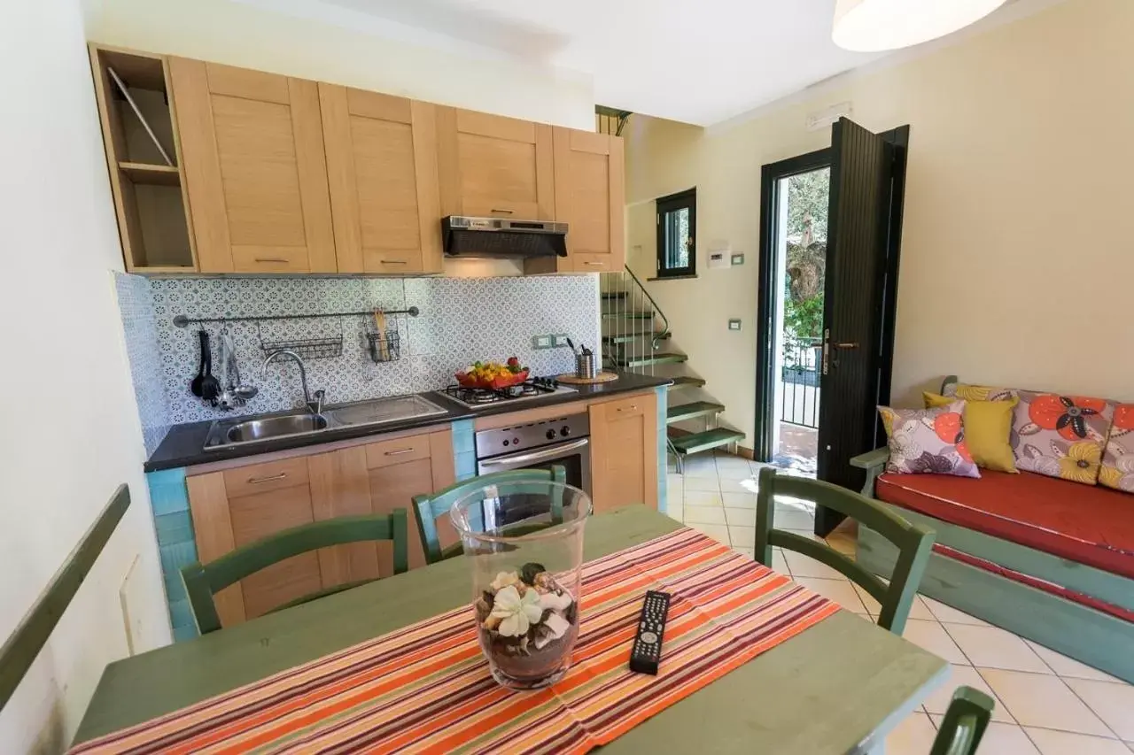 Dining area, Kitchen/Kitchenette in Residence Torre Delle Viole