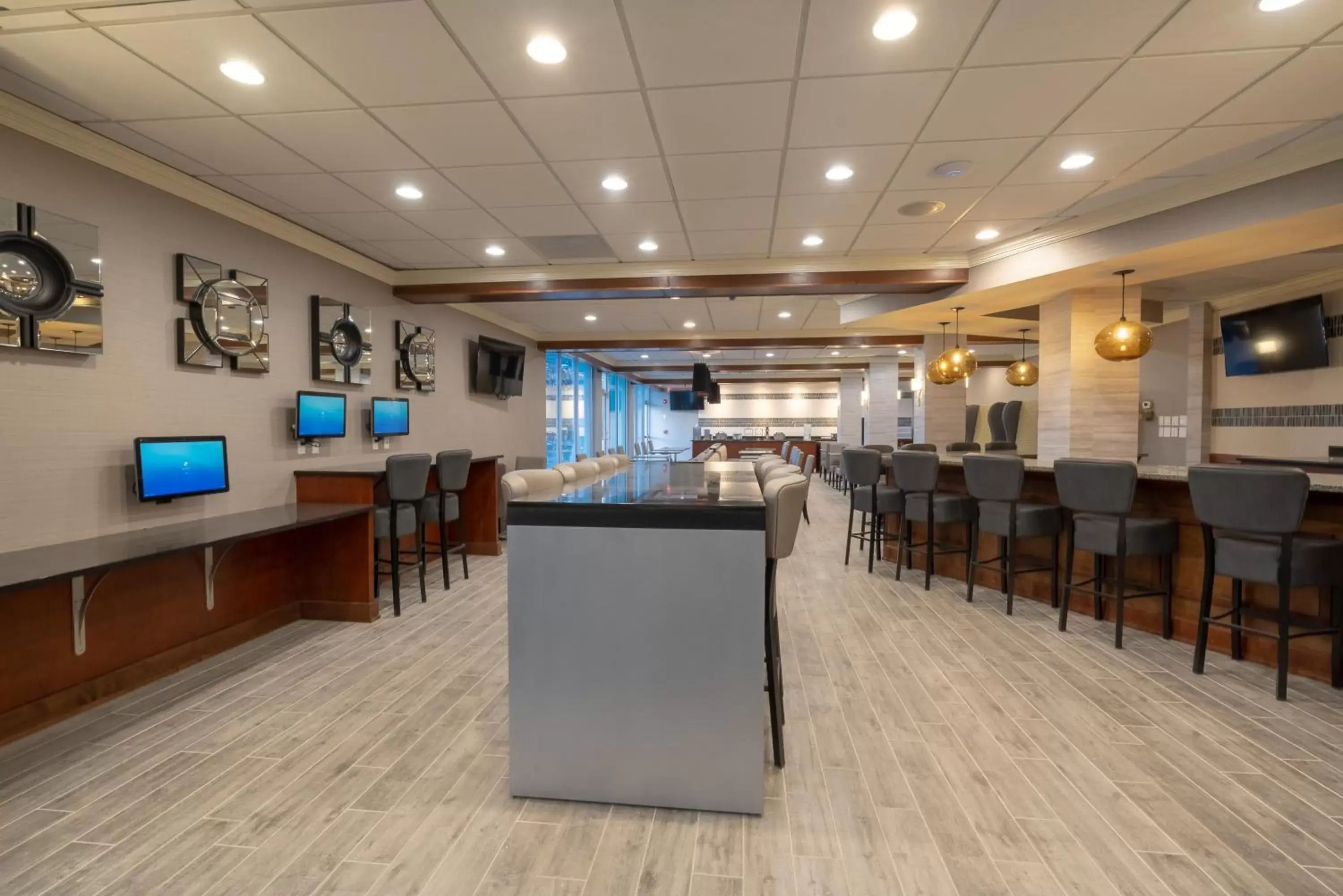 Lounge or bar in Best Western Premier Airport/Expo Center Hotel