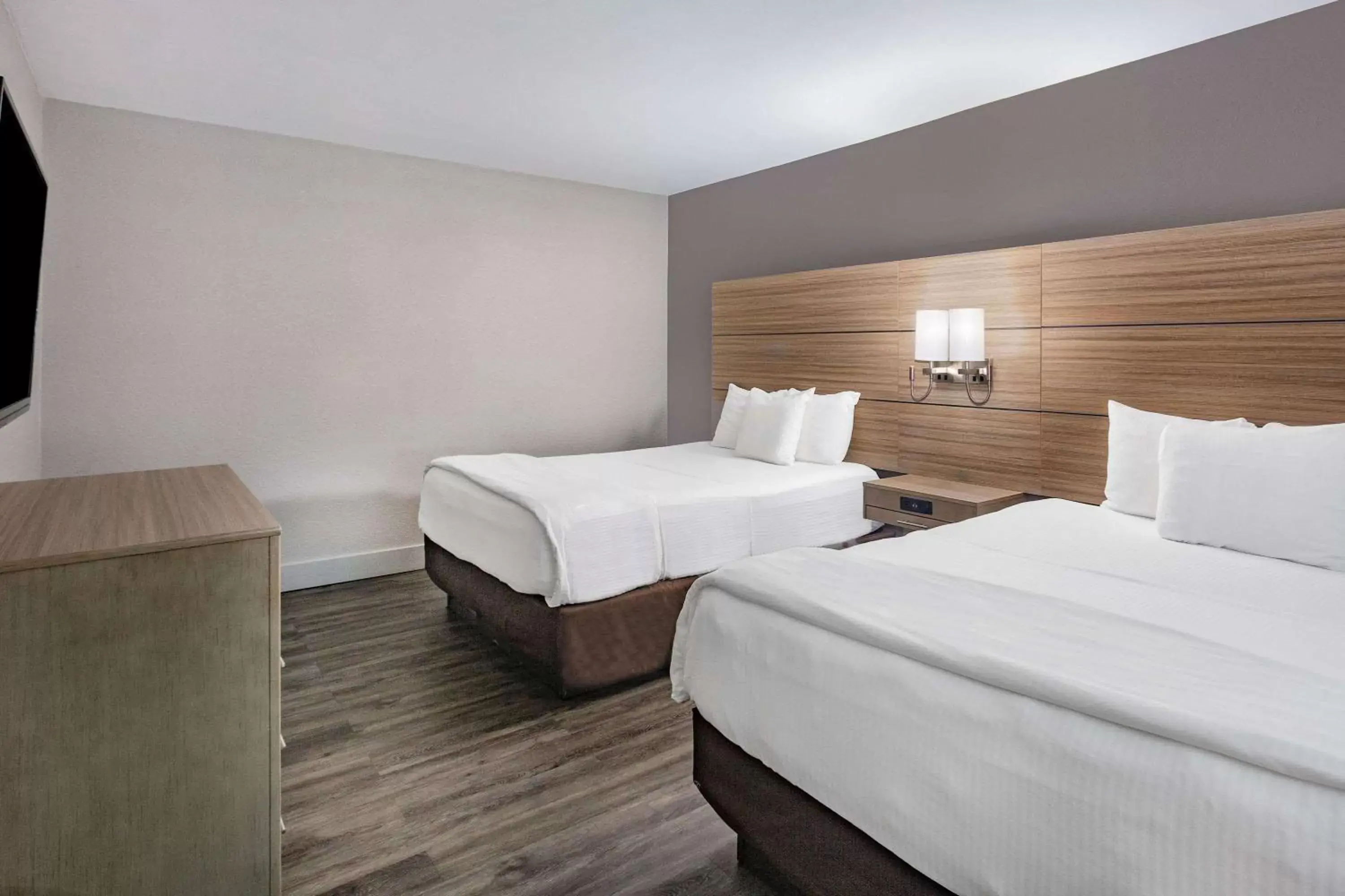 Photo of the whole room, Bed in La Quinta by Wyndham Joplin Photo of the whole room, Bed in La Quinta by Wyndham Joplin