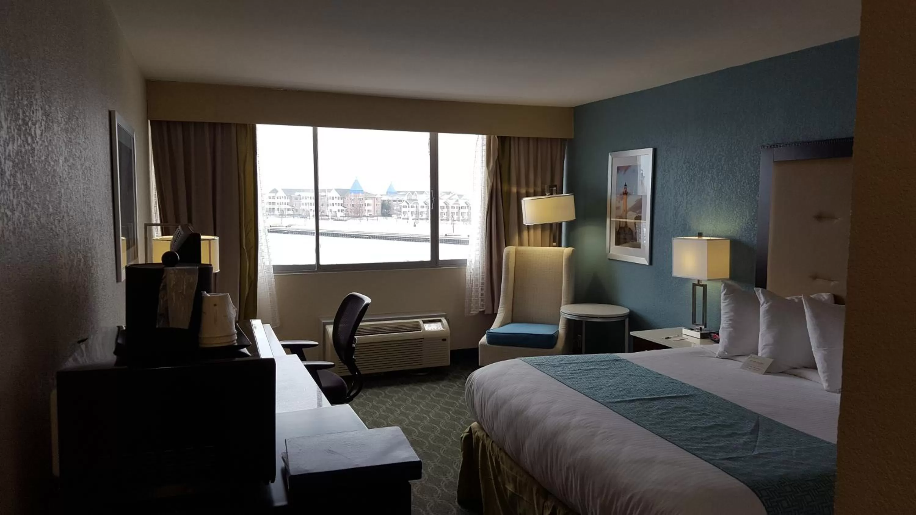 Bedroom, Bed in Wyndham Garden Kenosha Harborside