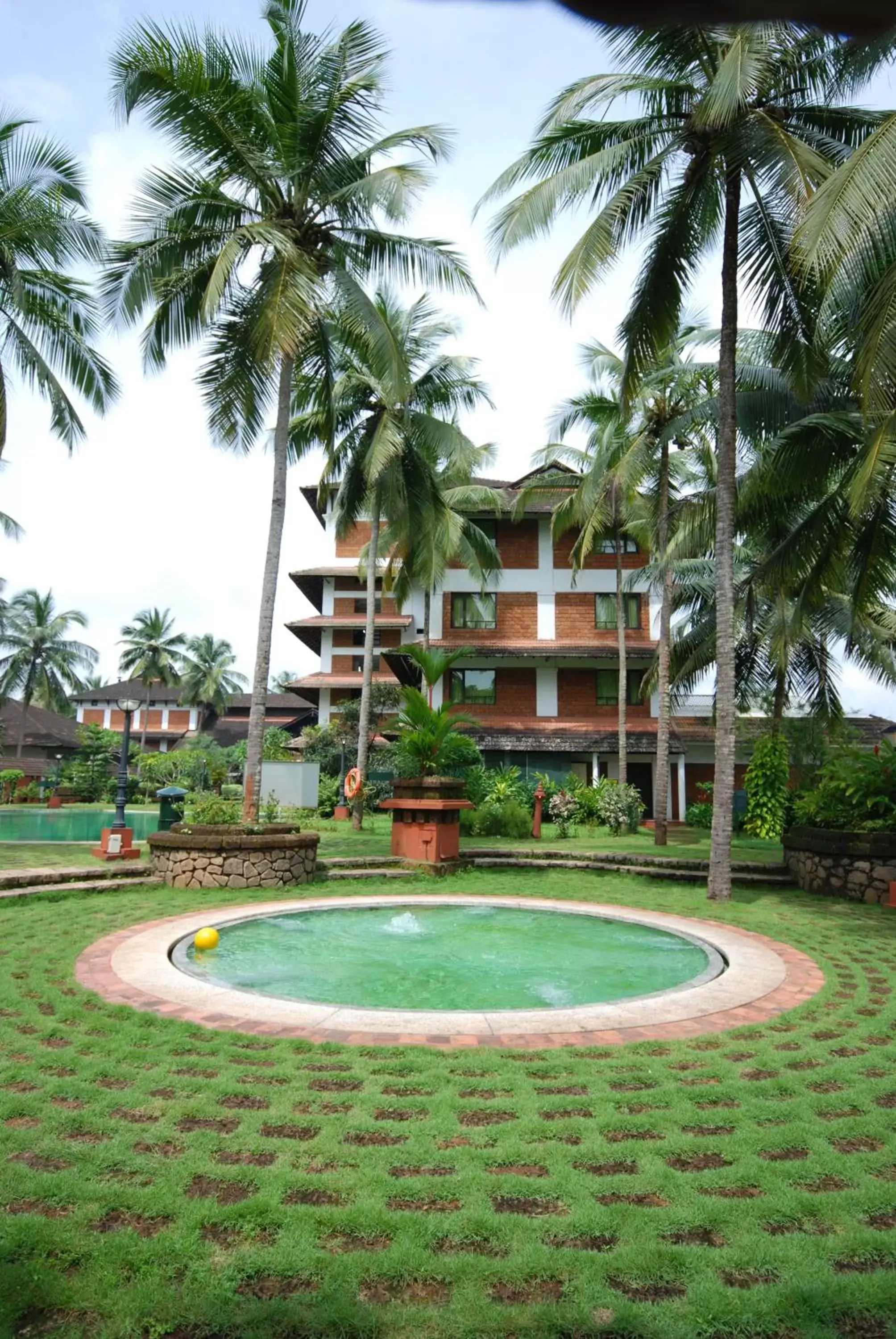 Swimming pool, Property Building in The Raviz Kadavu, Kozhikode