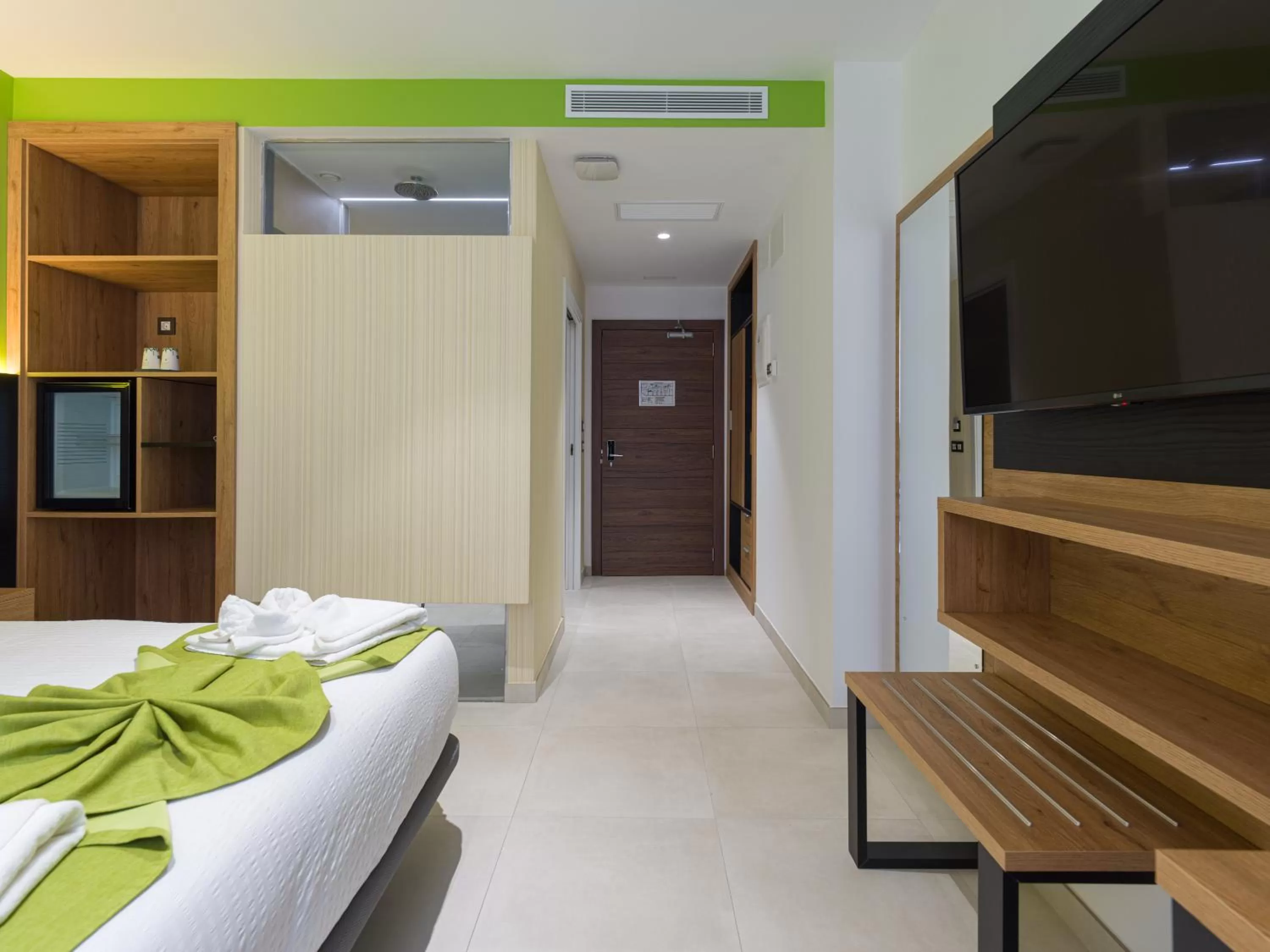 TV and multimedia, Bed in Hotel MG Poniente