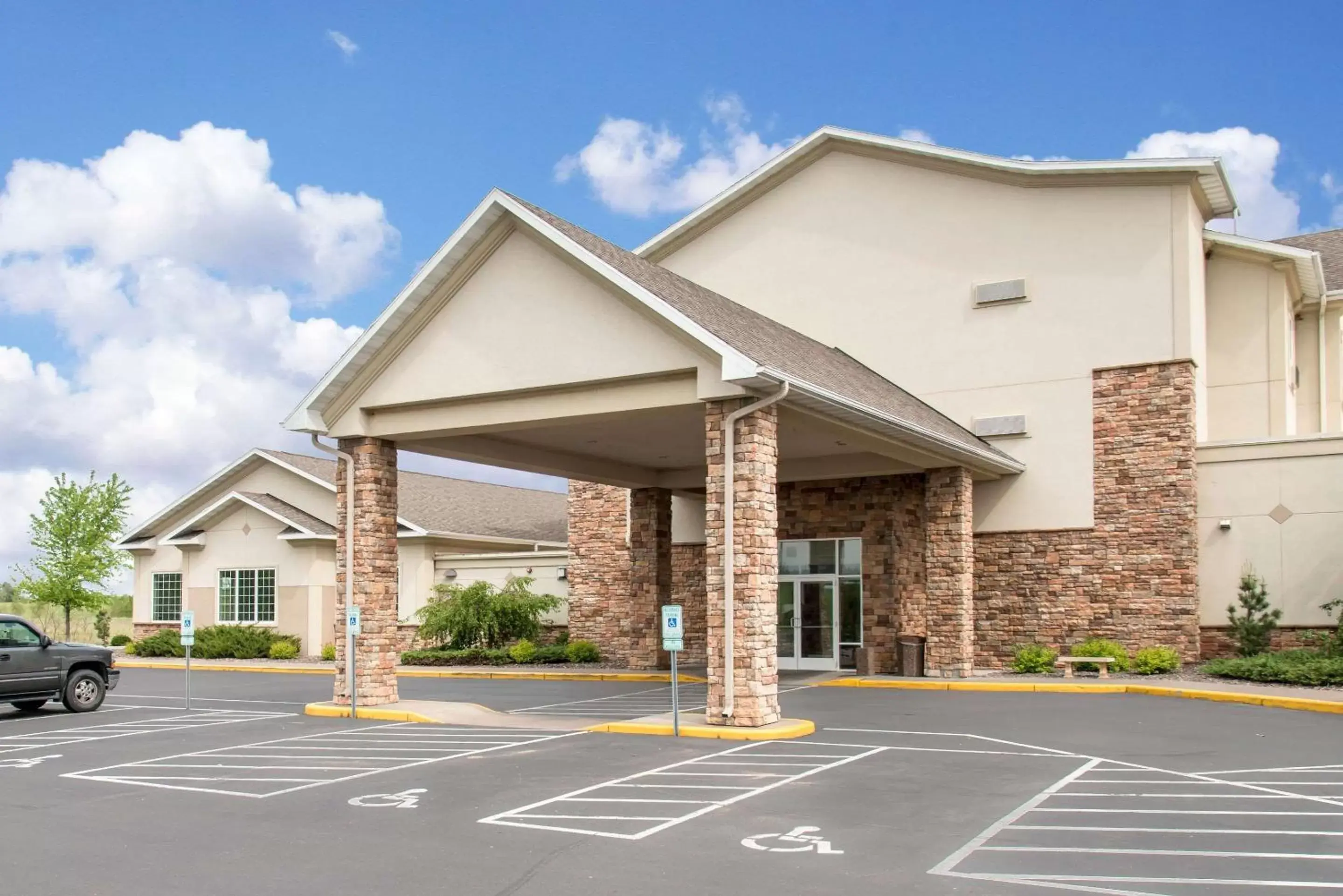 Property Building in Sleep Inn & Suites Conference Center Eau Claire