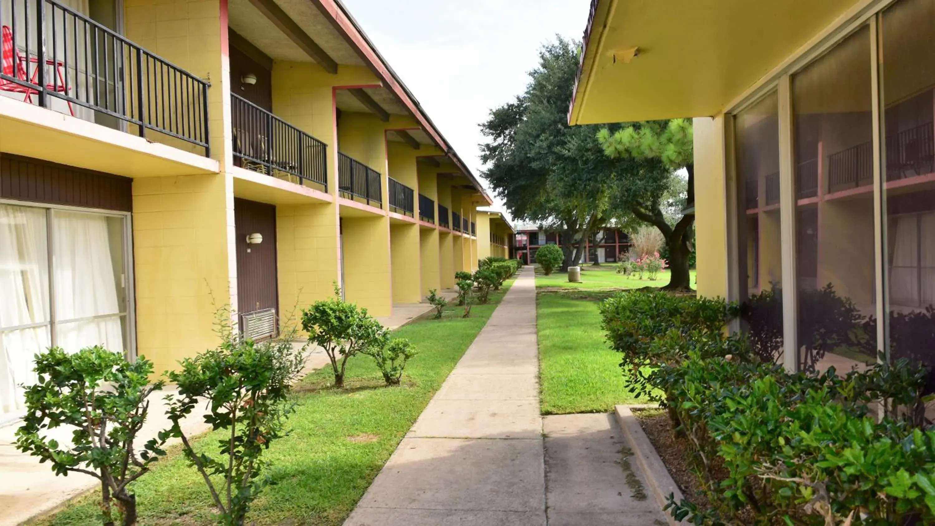 Property Building in Red Carpet Inn