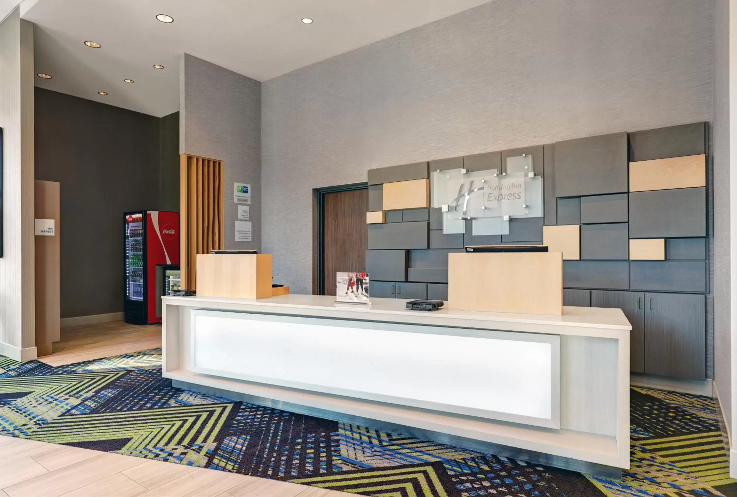 Property building, Lobby/Reception in Holiday Inn Express - Kingston West, an IHG Hotel