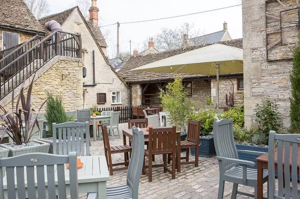 Patio, Restaurant/Places to Eat in The White Hart
