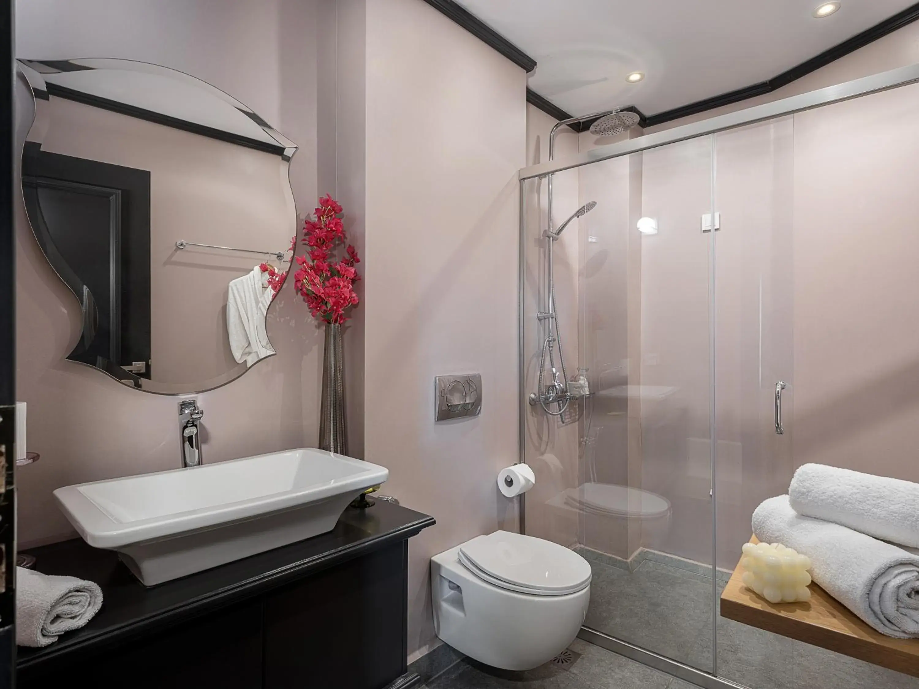 Bathroom in Elia Palatino Hotel