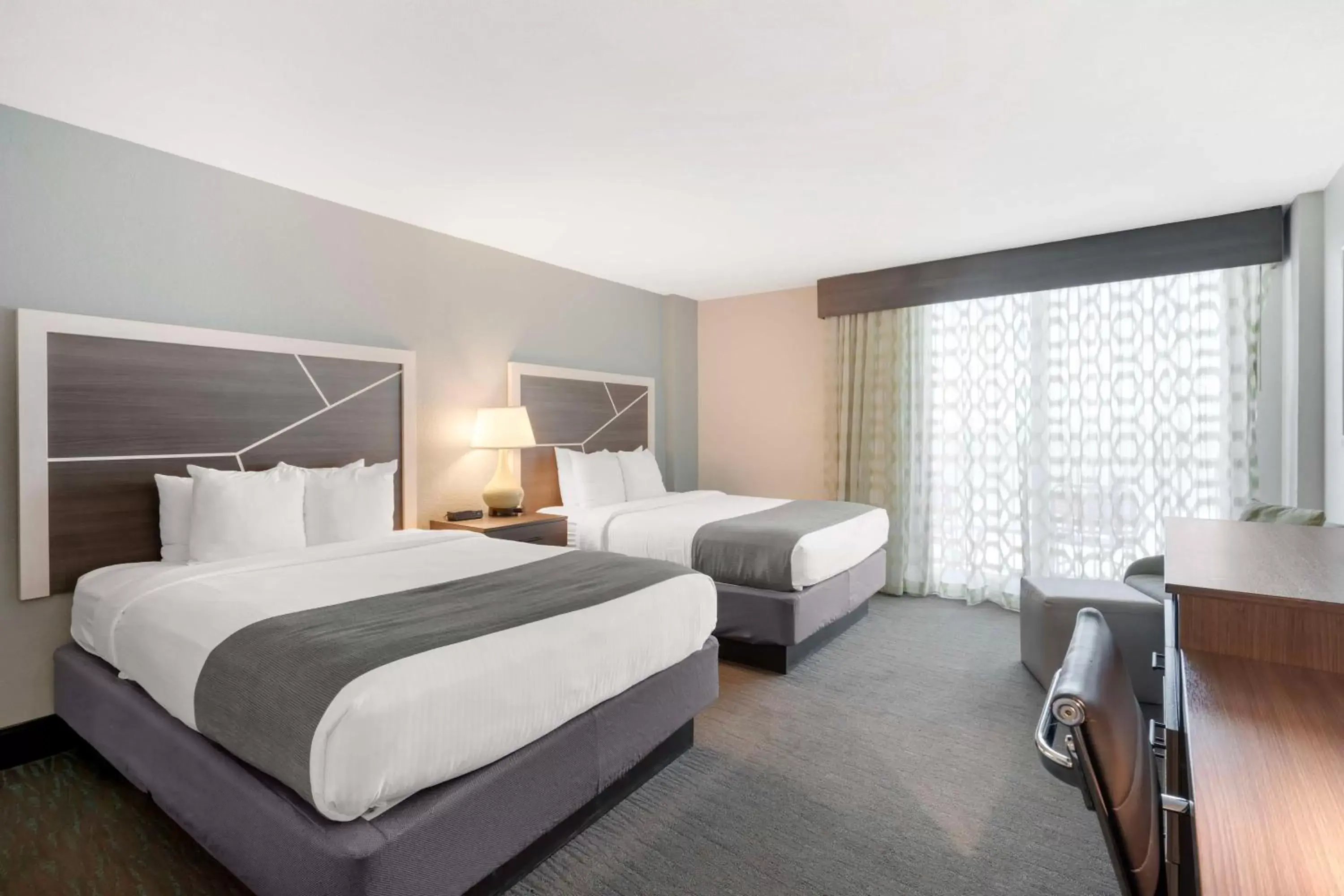 Bedroom in Best Western Plus Daytona Inn Seabreeze