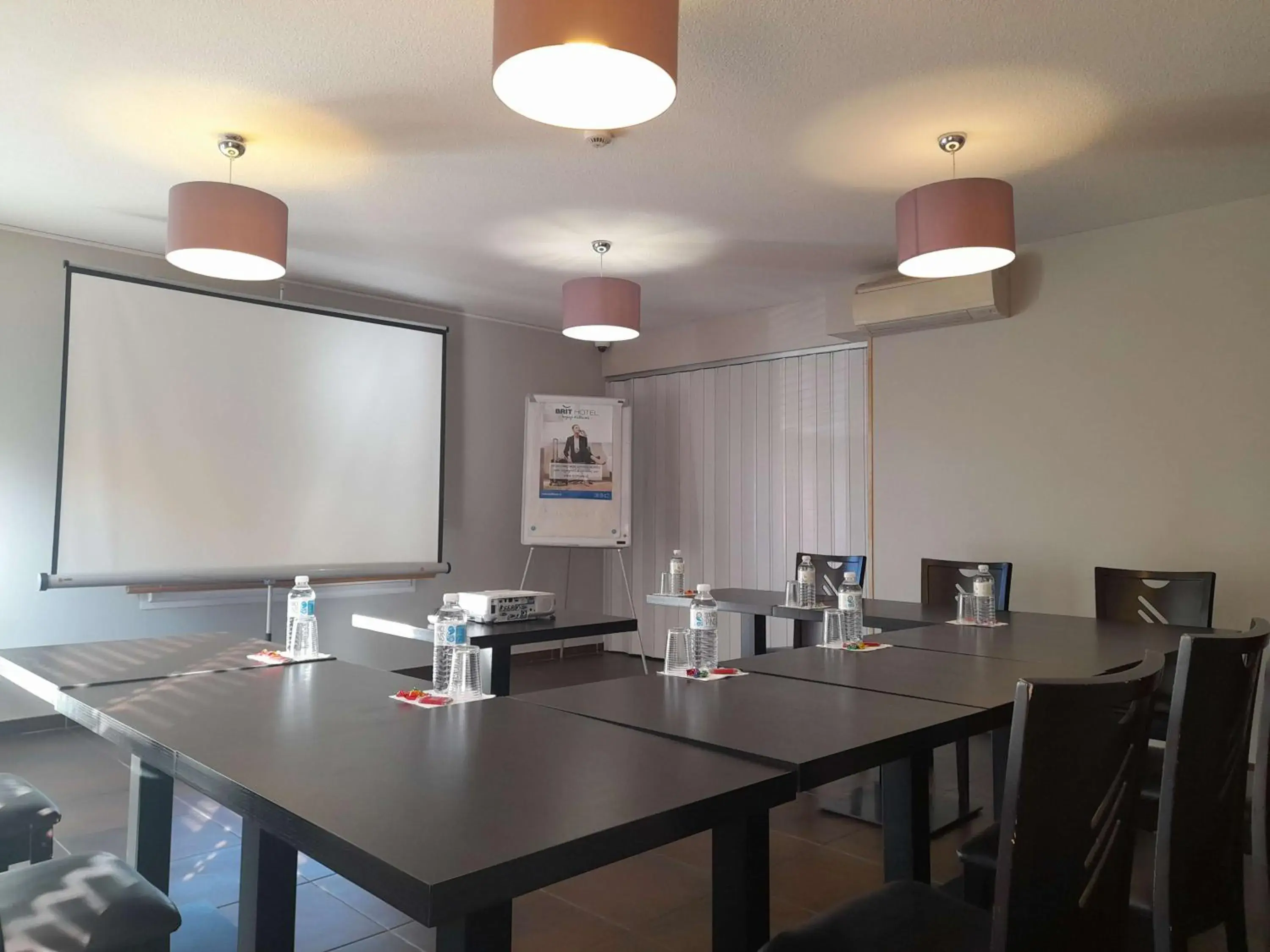 Meeting/conference room in Brit Hotel Confort Montauban