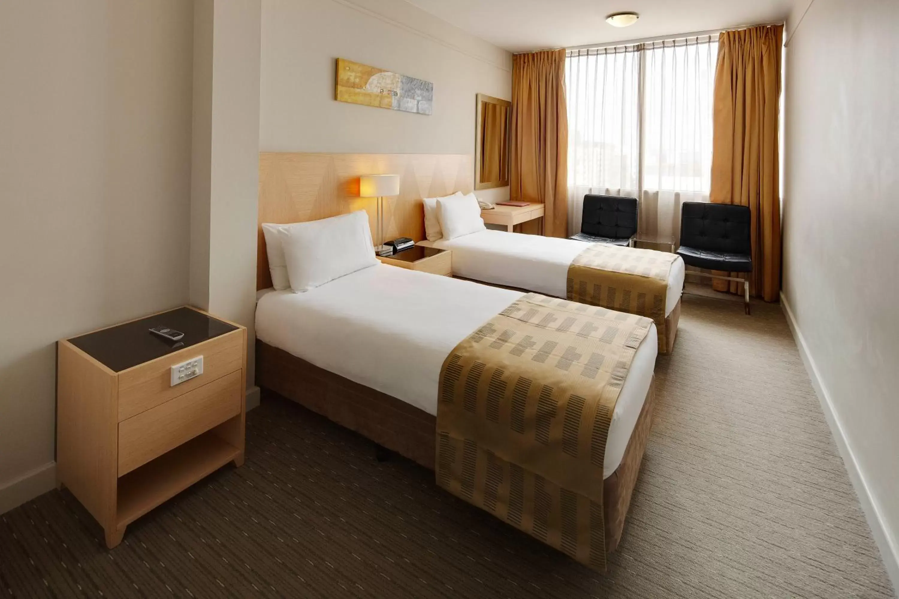 Bed in Quality Hotel Ambassador Perth