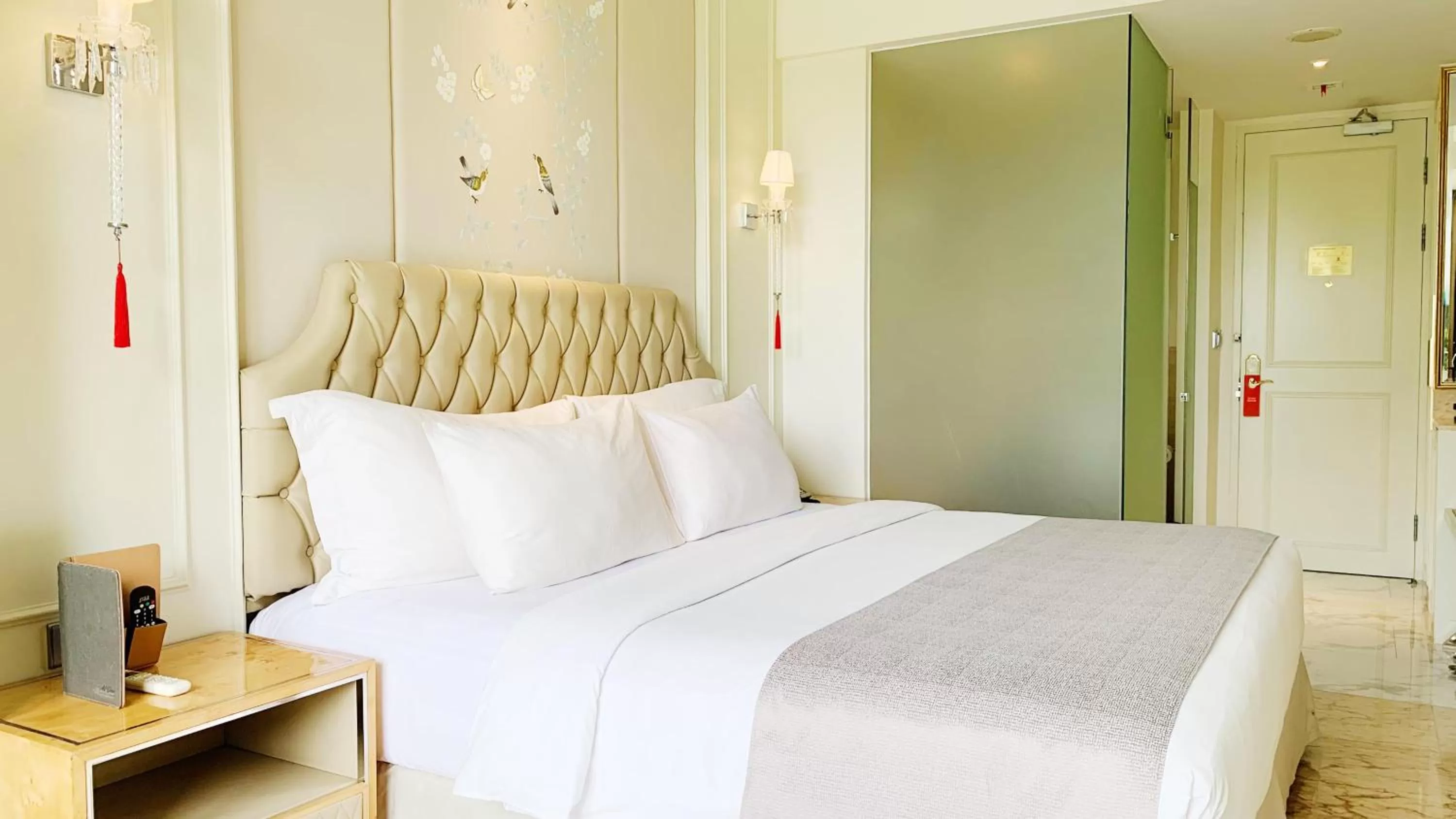 Bed in Art Deco Luxury Hotel & Residence