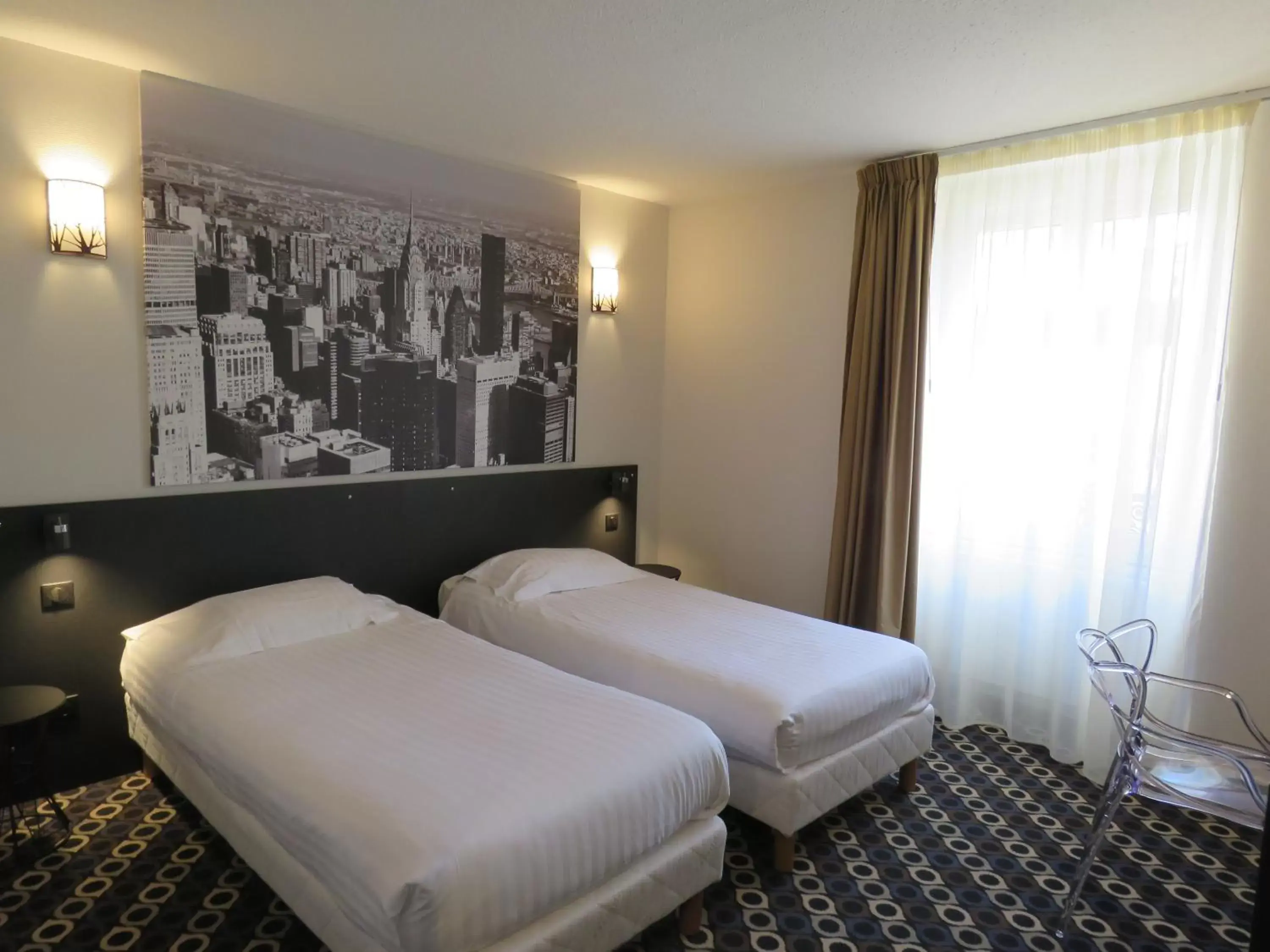 Photo of the whole room, Bed in Dav'hotel Jaude