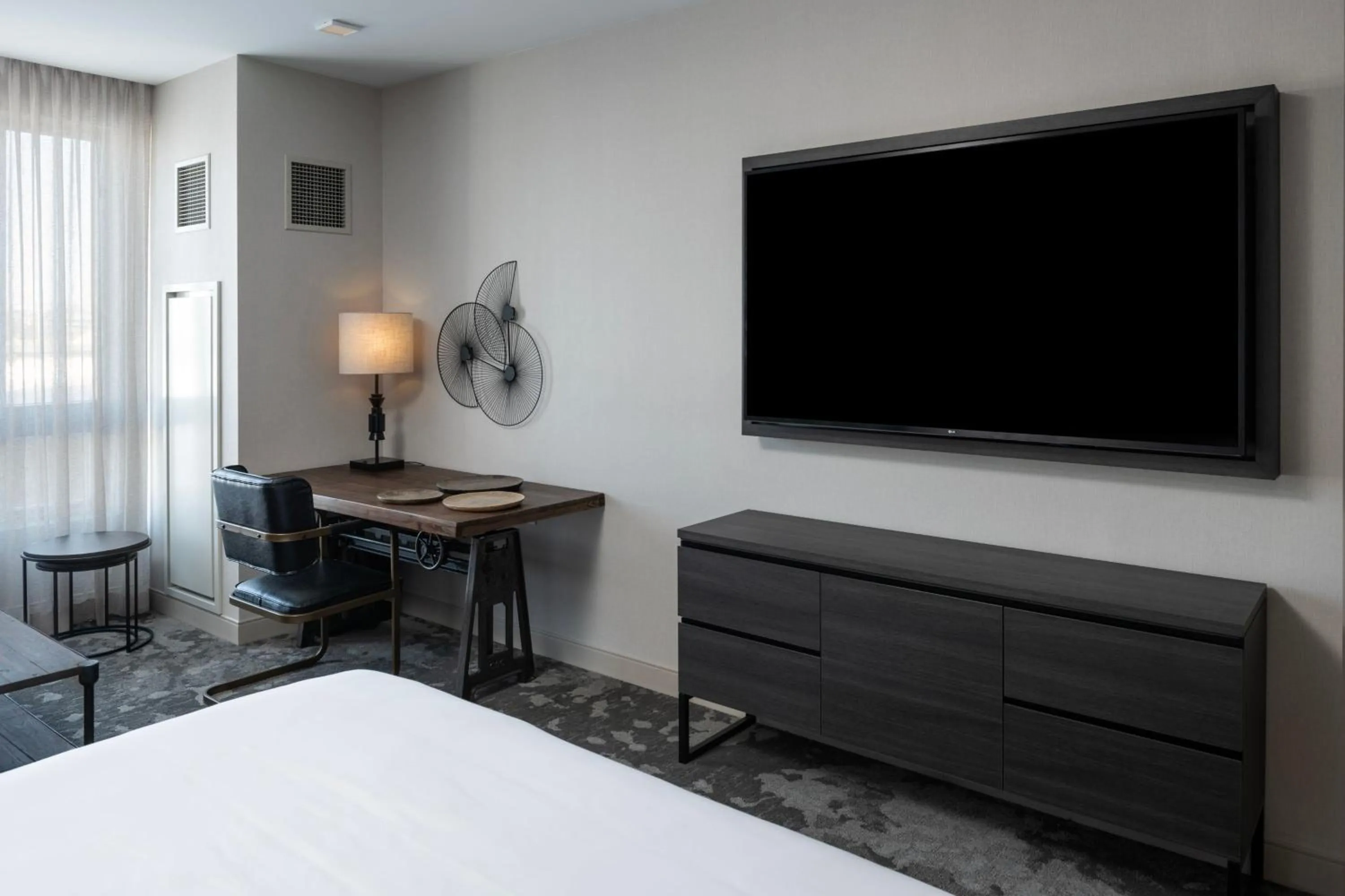 King Room with Adapted Tub - Mobility Accessible in The Artisan at Tuscan Village, Salem, a Tribute Portfolio Hotel